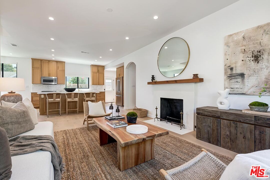 Los Angeles, California, 90039, United States, 4 Bedrooms Bedrooms, ,5 BathroomsBathrooms,Residential,For Sale,1940918