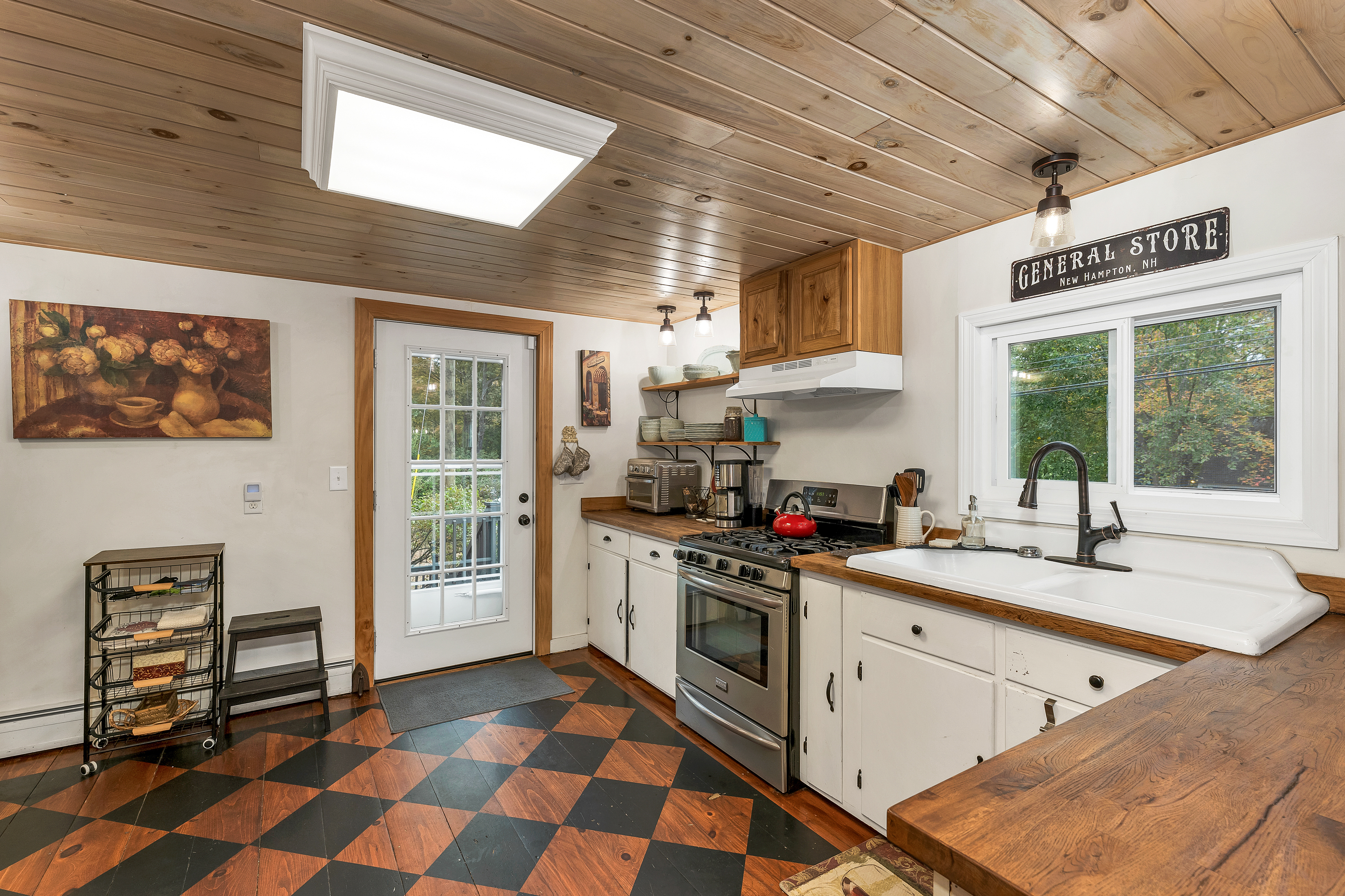 New Hampton, New Hampshire, 03256, United States, 3 Bedrooms Bedrooms, ,2 BathroomsBathrooms,Residential,For Sale,1976392