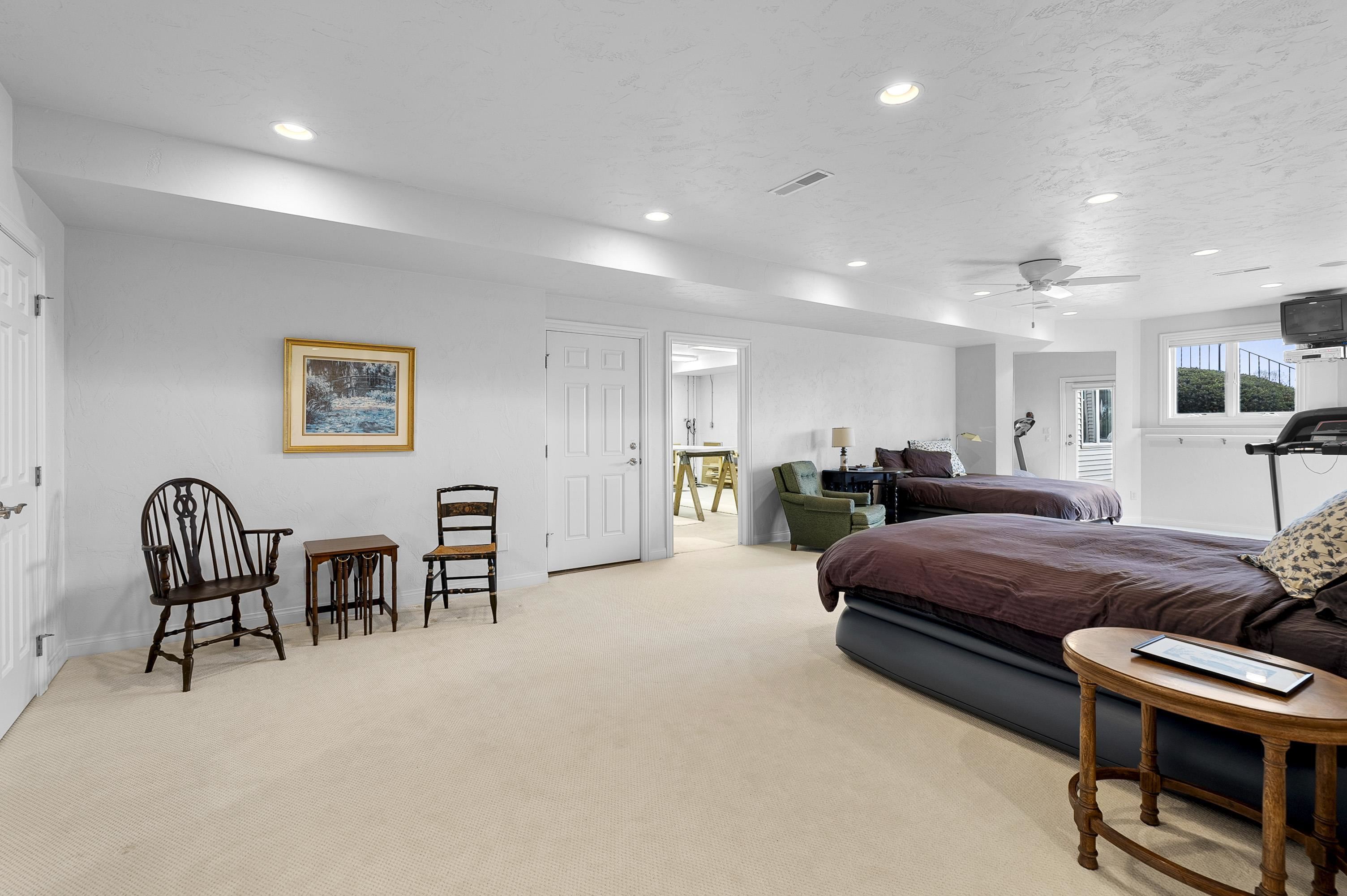 NEENAH, Wisconsin, 54956, United States, 3 Bedrooms Bedrooms, ,3 BathroomsBathrooms,Residential,For Sale,1927222