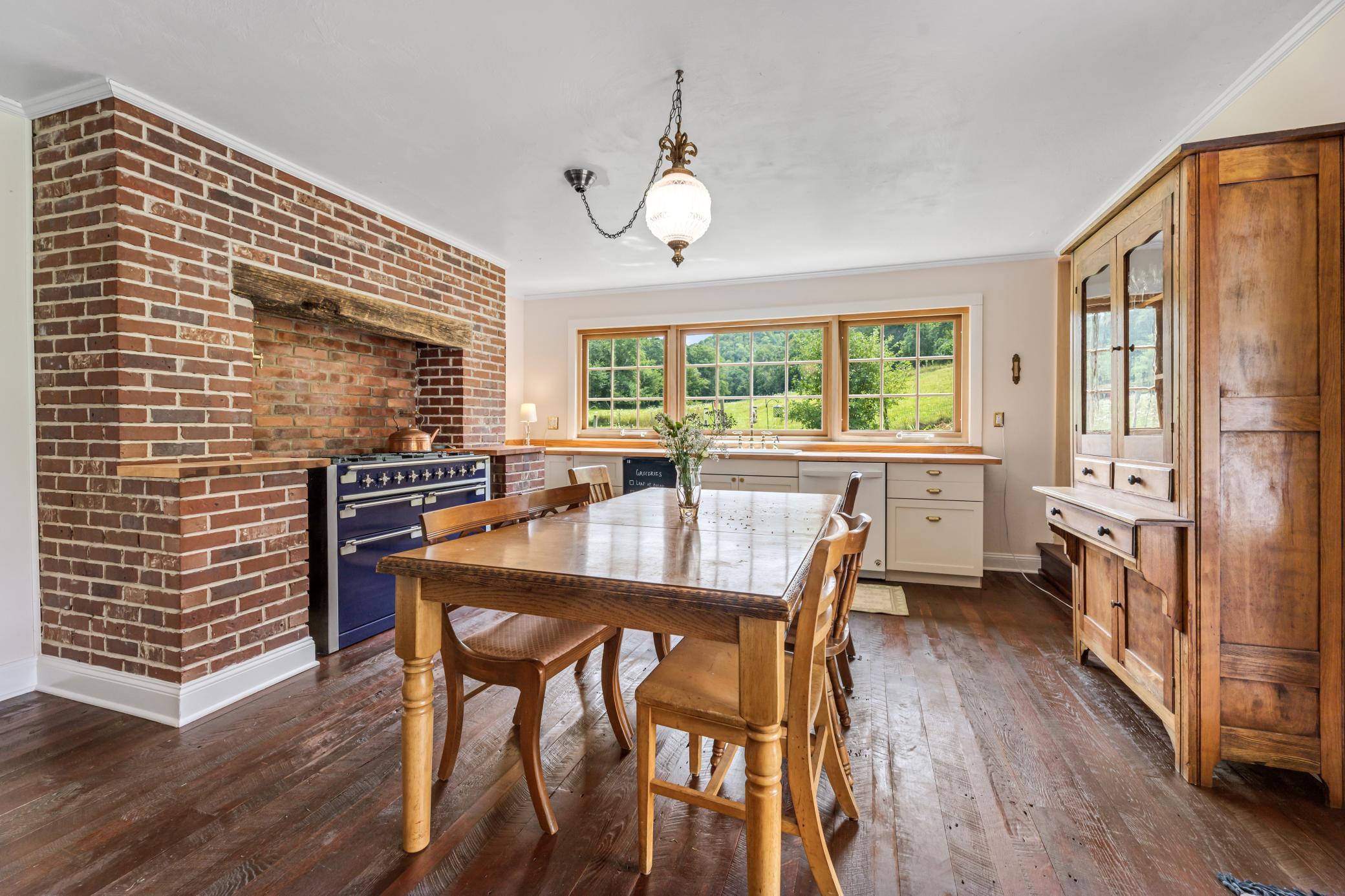 Winona, Minnesota, 55987, United States, 5 Bedrooms Bedrooms, ,2 BathroomsBathrooms,Residential,For Sale,2005788