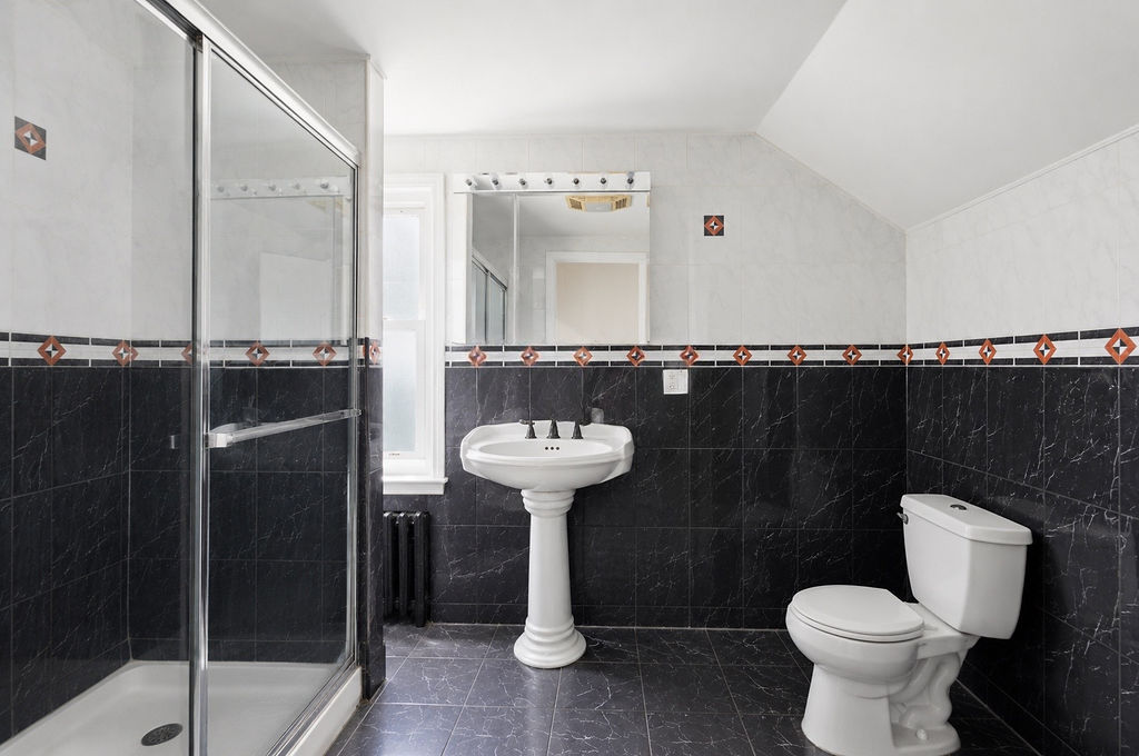 East Rockaway, New York, 11518, United States, 4 Bedrooms Bedrooms, ,2 BathroomsBathrooms,Residential,For Sale,2048552