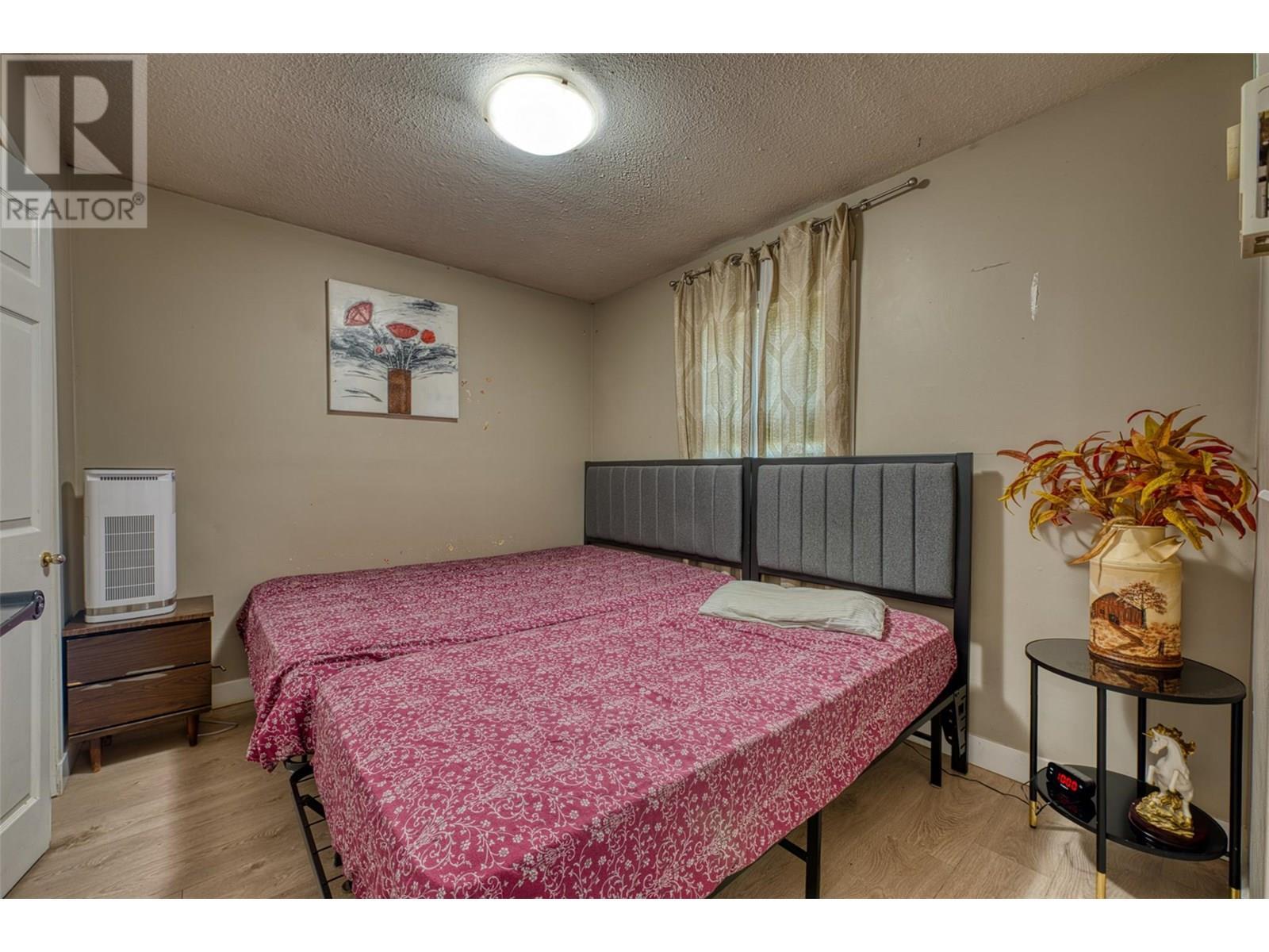 KELOWNA, British Columbia, V1Y 6S9, CA, 5 Bedrooms Bedrooms, ,3 BathroomsBathrooms,Residential,For Sale,1876948