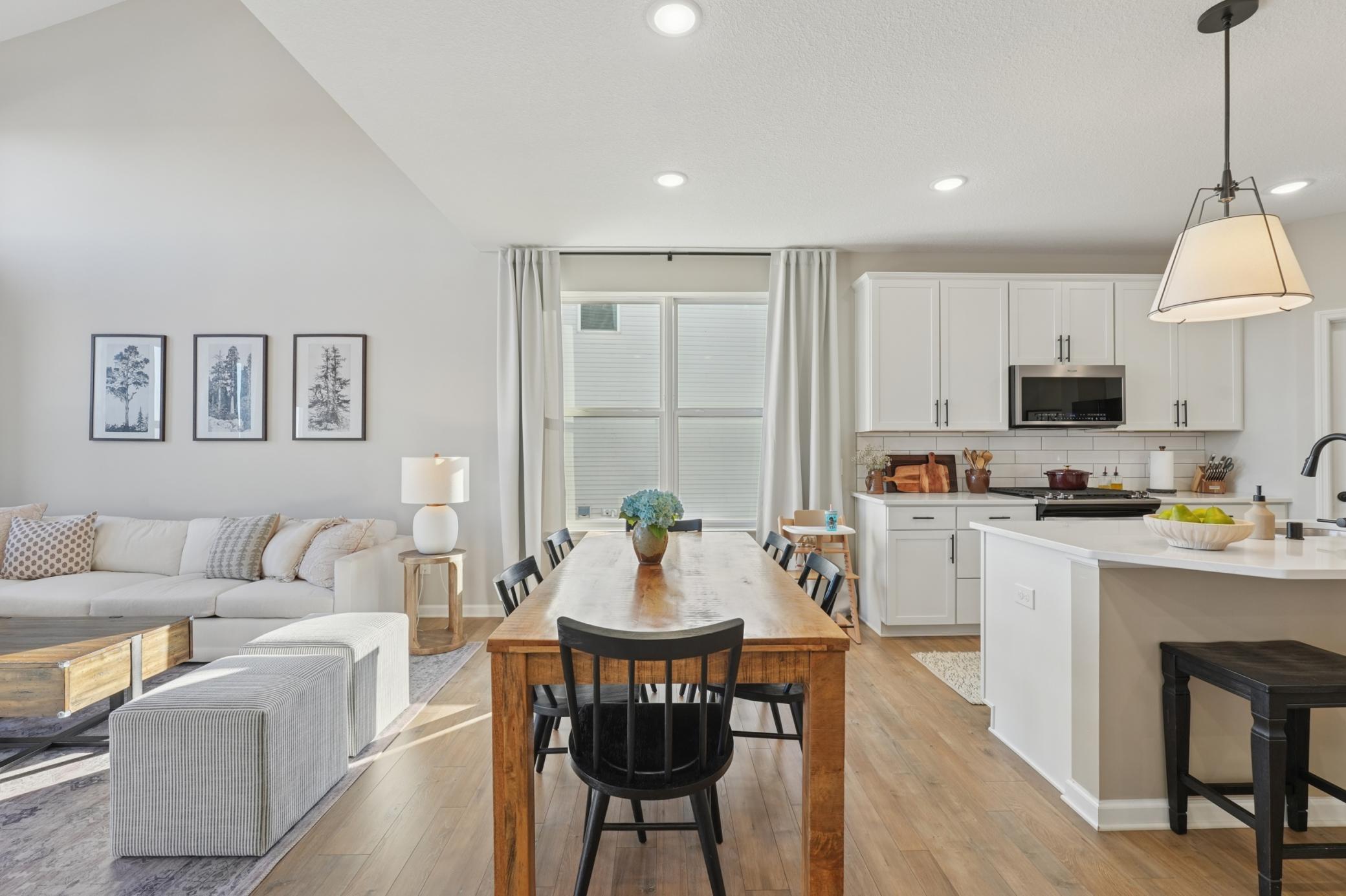 Lake Elmo, Minnesota, 55042, United States, 4 Bedrooms Bedrooms, ,3 BathroomsBathrooms,Residential,For Sale,1999668