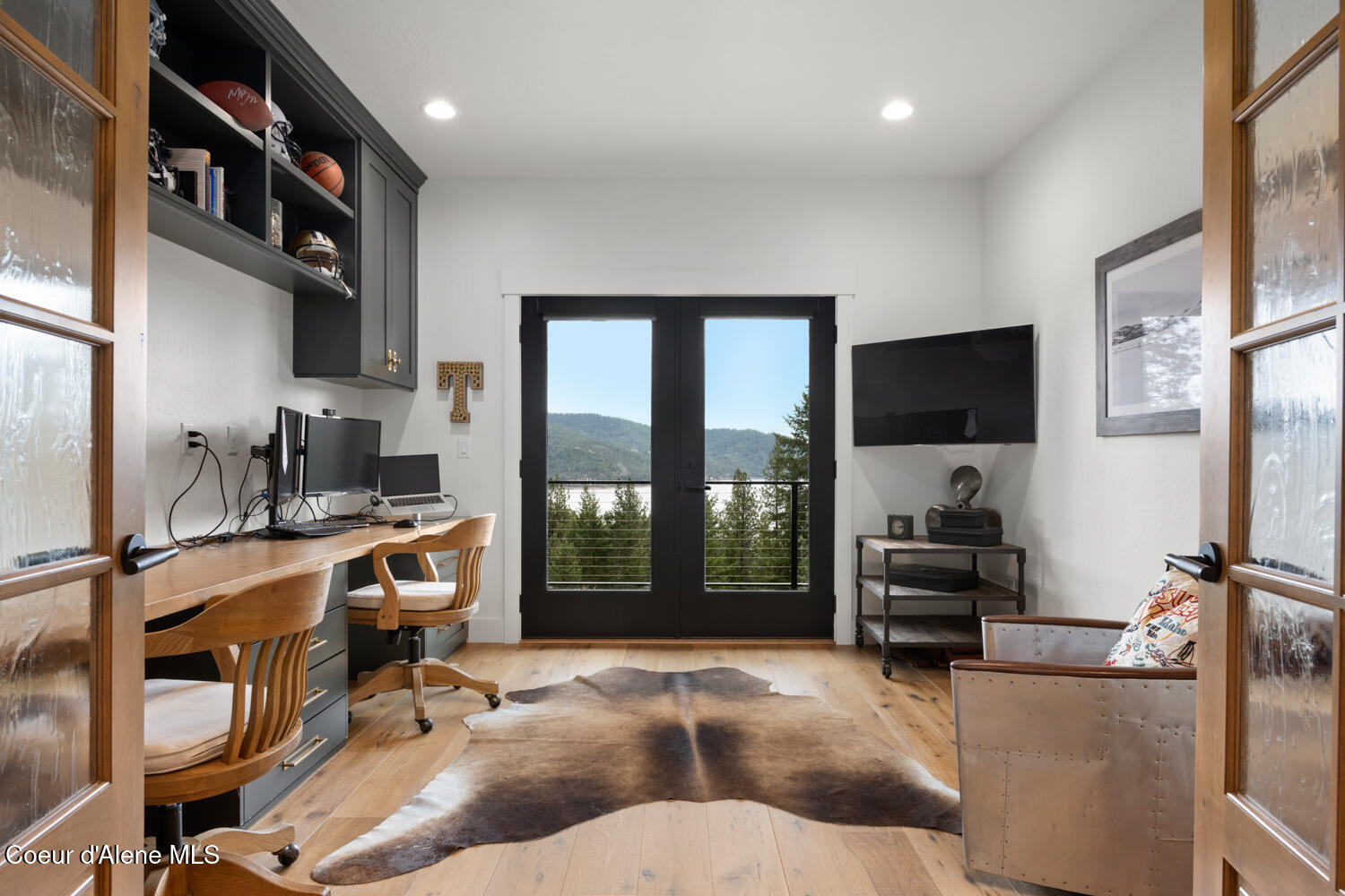 Coeur d'Alene, Idaho, 83814, United States, 4 Bedrooms Bedrooms, ,4 BathroomsBathrooms,Residential,For Sale,2044765