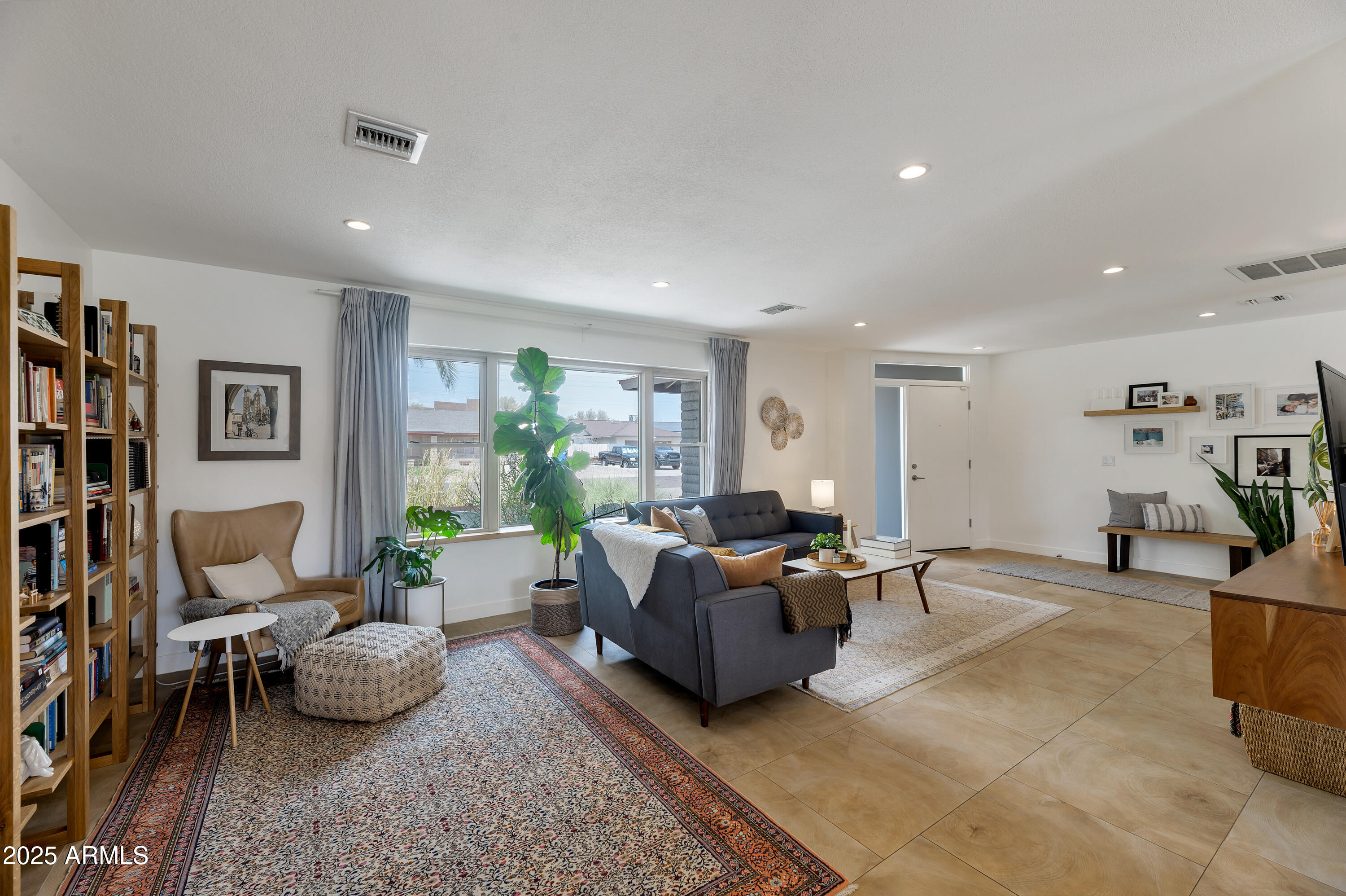Phoenix, Arizona, 85028, United States, 4 Bedrooms Bedrooms, ,Residential,For Sale,1940373