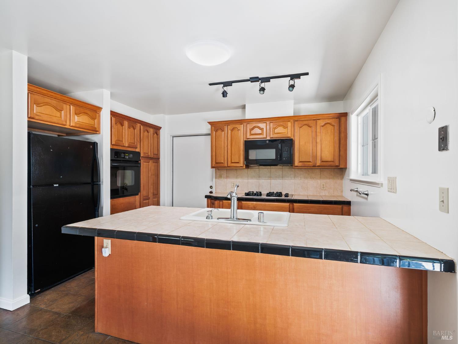 Sonoma, California, 95476, United States, 2 Bedrooms Bedrooms, ,2 BathroomsBathrooms,Residential,For Sale,1837248
