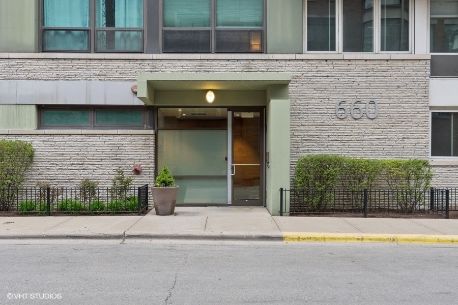 Chicago, Illinois, 60661, United States, 2 Bedrooms Bedrooms, ,2 BathroomsBathrooms,Residential,For Sale,1942571
