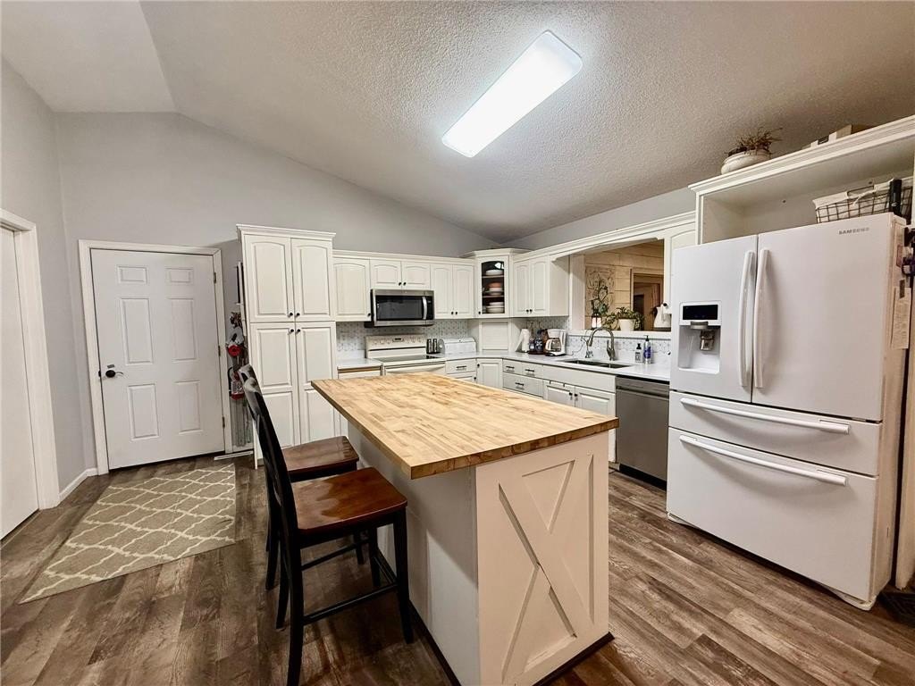 Alexandria Twp, Minnesota, 56308, United States, 5 Bedrooms Bedrooms, ,2 BathroomsBathrooms,Residential,For Sale,2036920