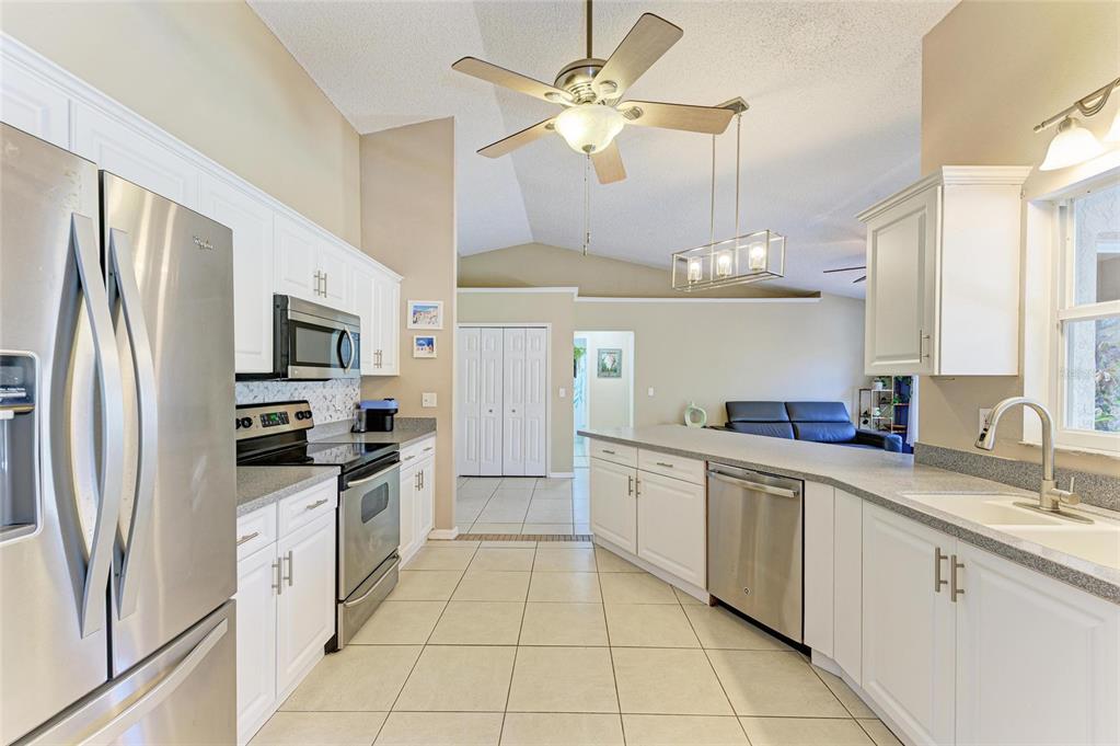 Bradenton, Florida, 34212, United States, 3 Bedrooms Bedrooms, ,2 BathroomsBathrooms,Residential,For Sale,1751964