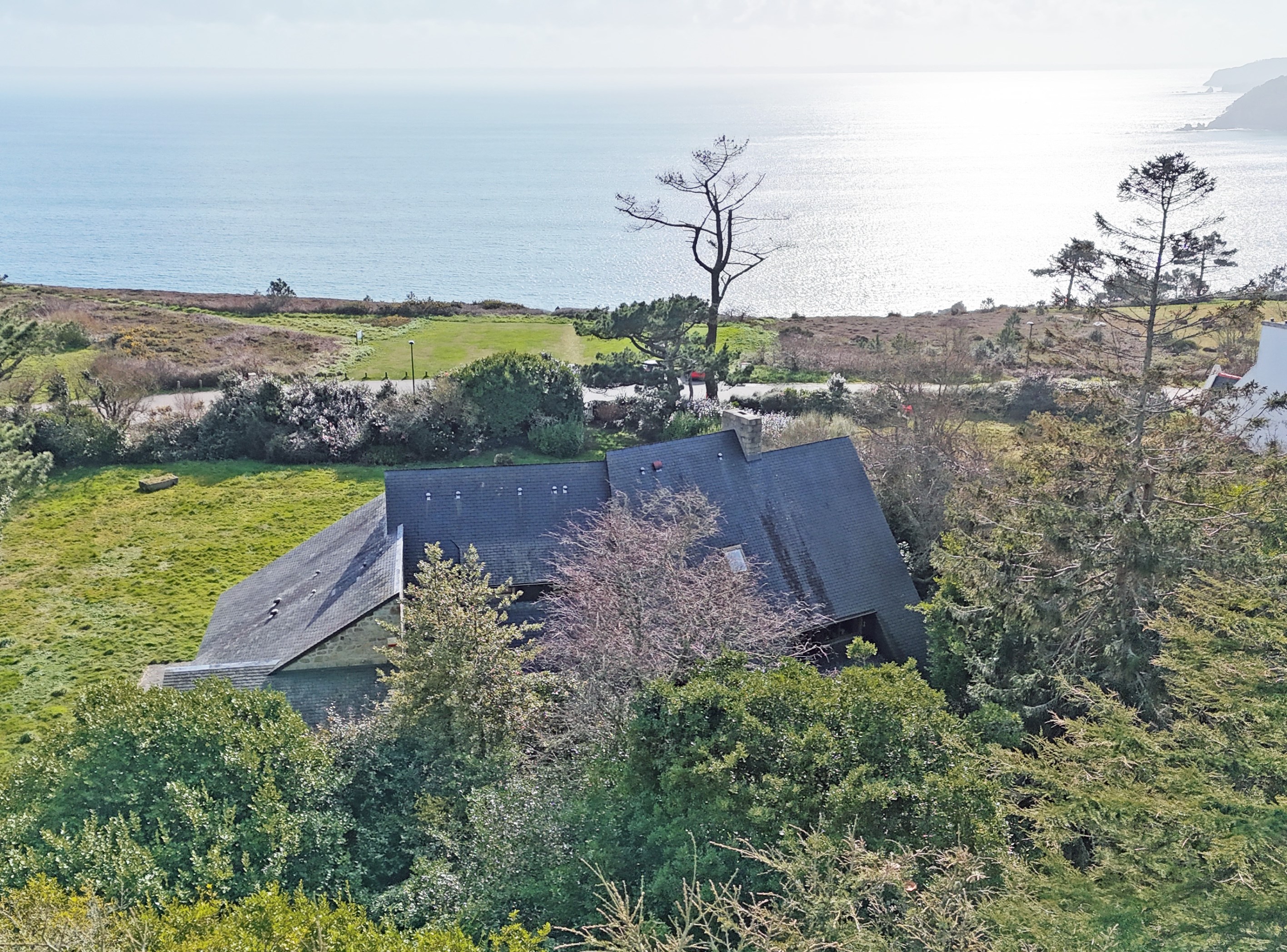  CROZON, BETWEEN MOORLAND, PINES AND HEATHER, WITH SEA VIEW - 物件實景
