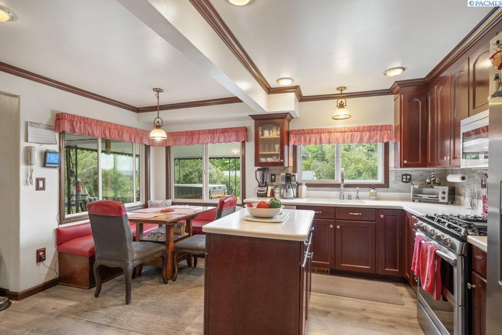 Tekoa, Washington, 99033, United States, 4 Bedrooms Bedrooms, ,2 BathroomsBathrooms,Residential,For Sale,1847399