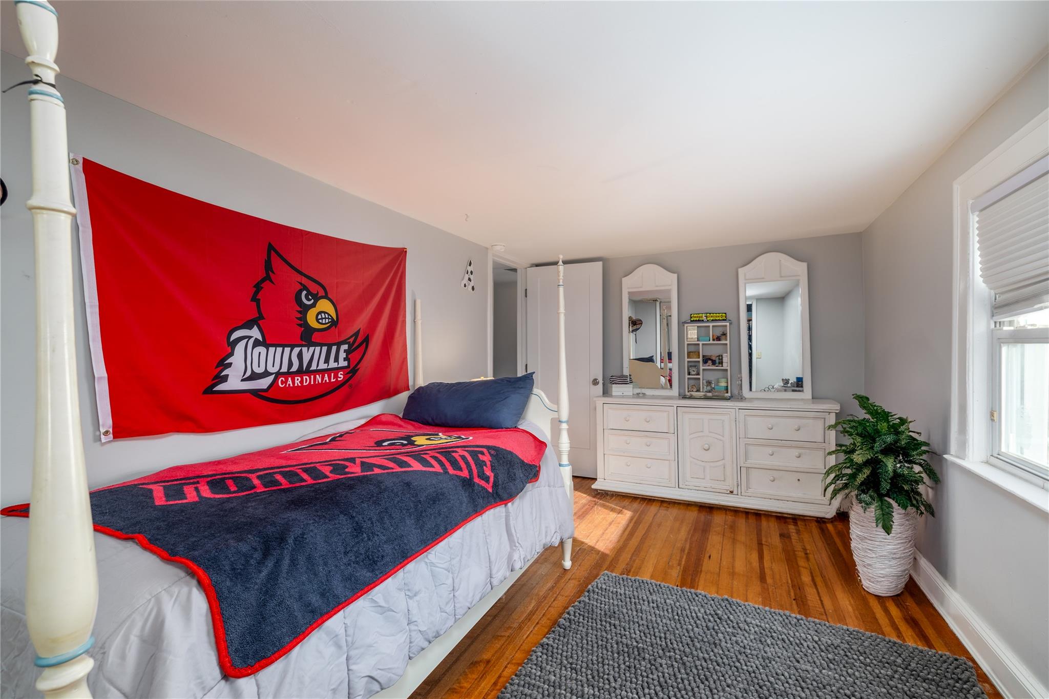 Malverne, New York, 11565, United States, 3 Bedrooms Bedrooms, ,2 BathroomsBathrooms,Residential,For Sale,1874917