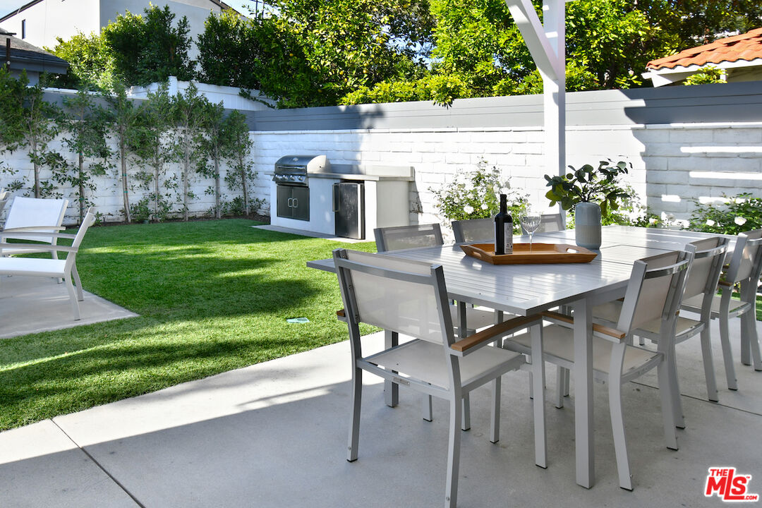 Encino, California, 91316, United States, 4 Bedrooms Bedrooms, ,5 BathroomsBathrooms,Residential,For Sale,2002982