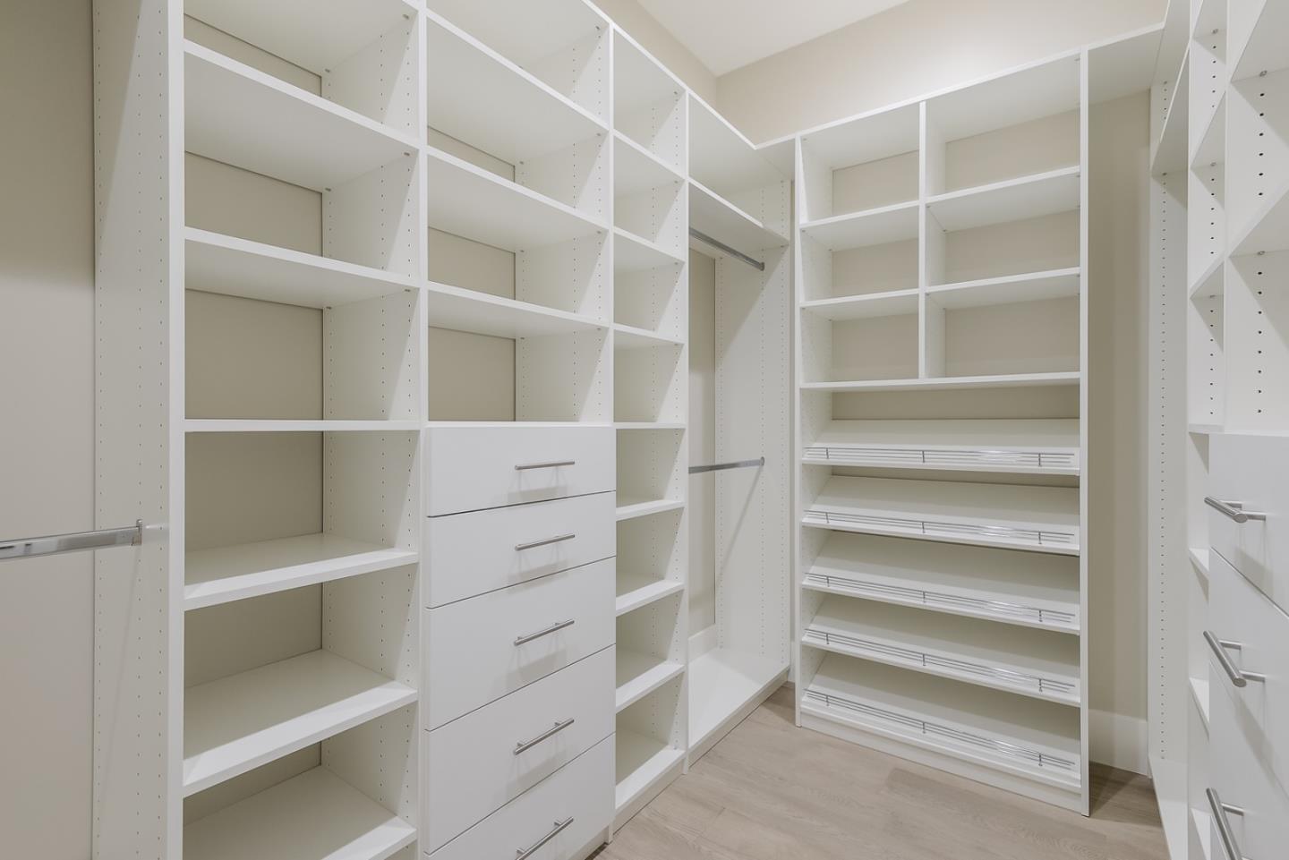 Menlo Park, California, 94025, United States, 5 Bedrooms Bedrooms, ,6 BathroomsBathrooms,Residential,For Sale,1927394