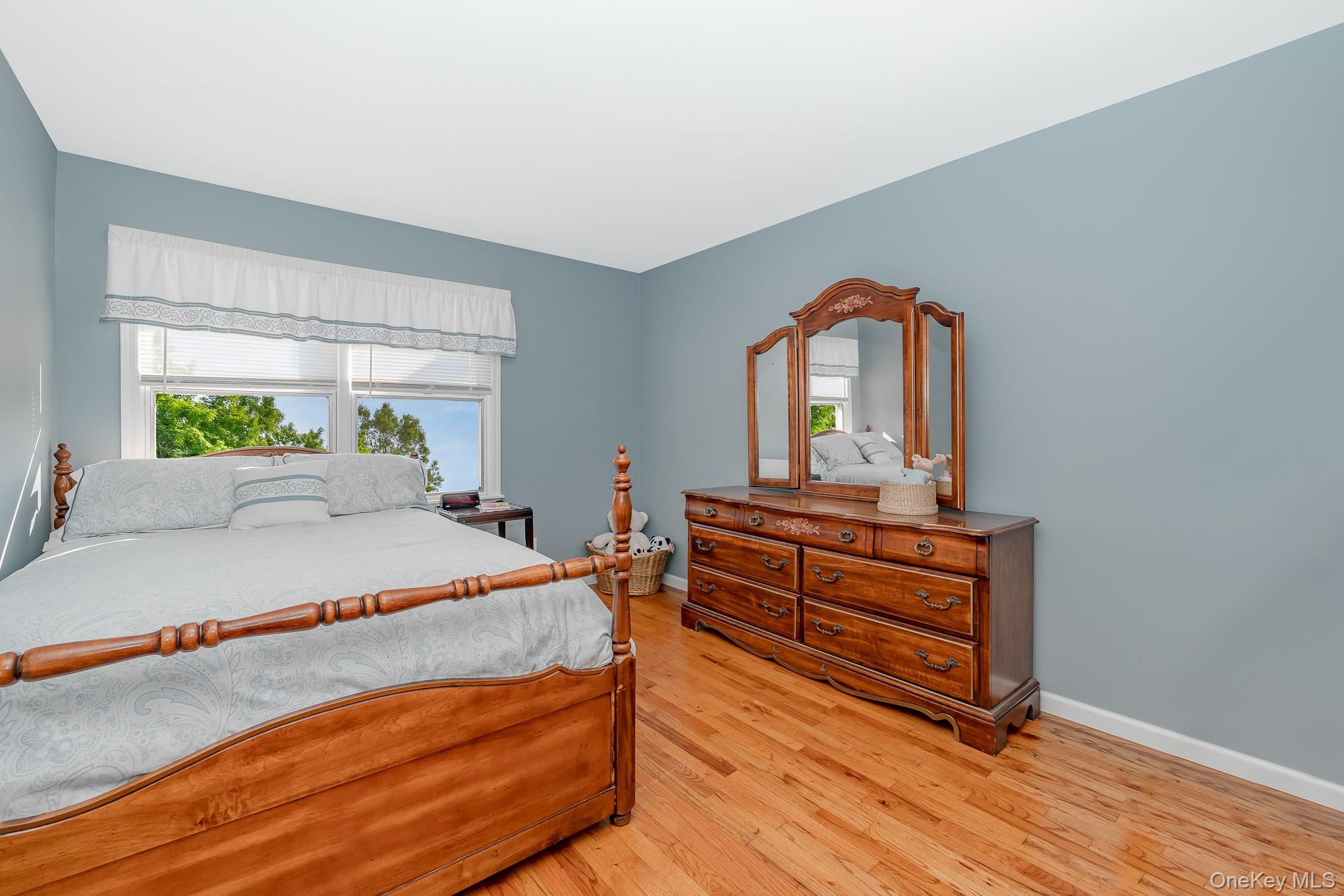 West Islip, New York, 11795, United States, 5 Bedrooms Bedrooms, ,5 BathroomsBathrooms,Residential,For Sale,1943882