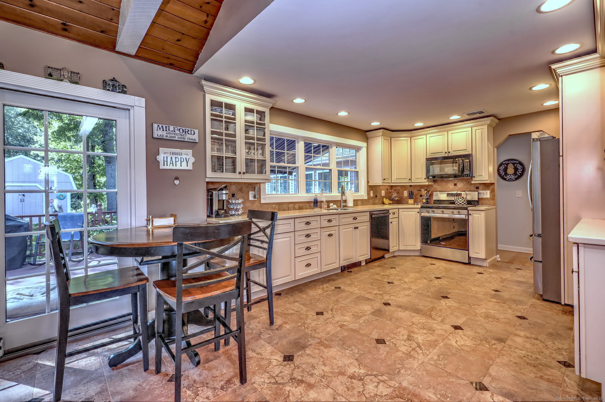 Milford, Connecticut, 06461, United States, 3 Bedrooms Bedrooms, ,3 BathroomsBathrooms,Residential,For Sale,1938642