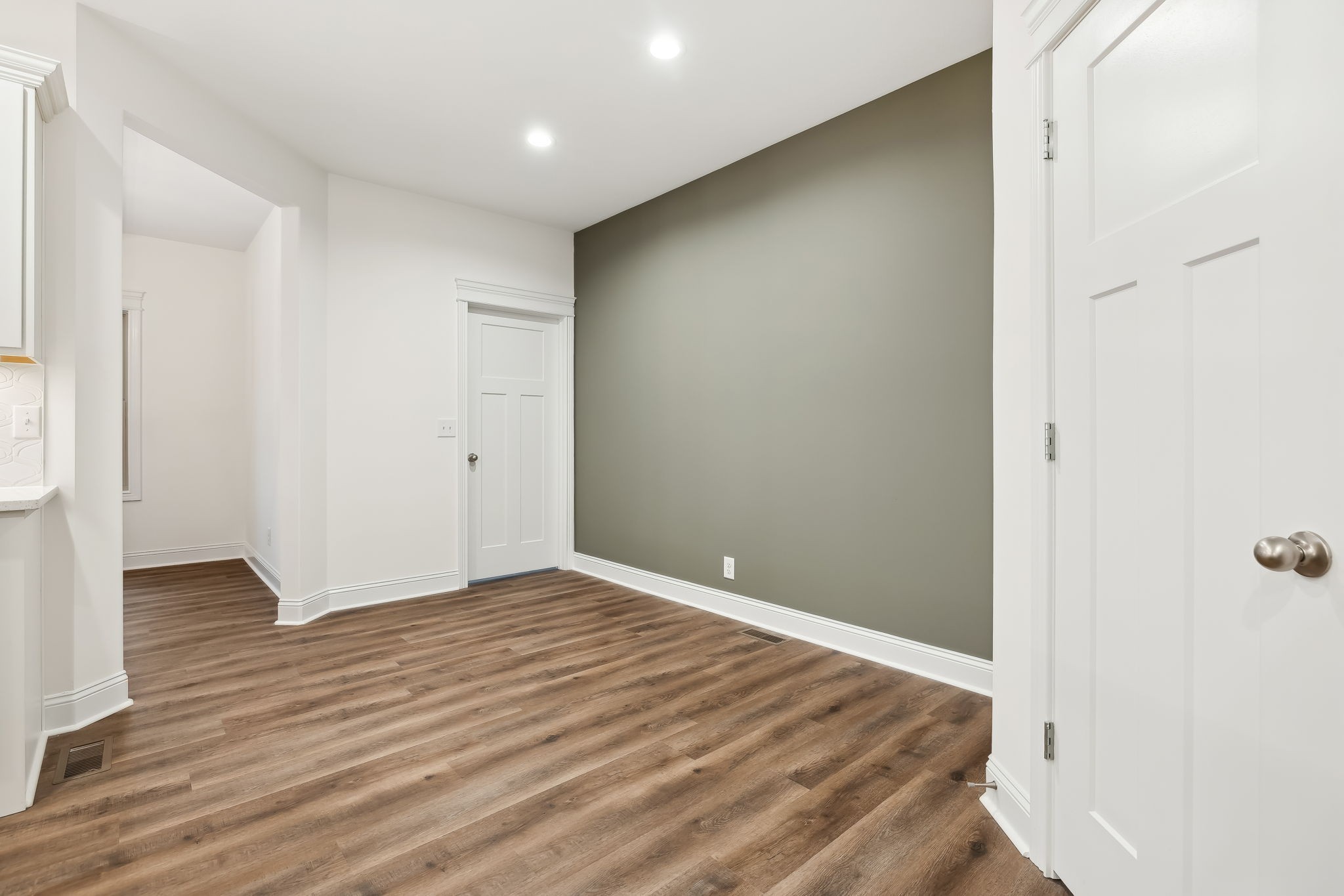 Clarksville, Tennessee, 37043, United States, 4 Bedrooms Bedrooms, ,4 BathroomsBathrooms,Residential,For Sale,2005810