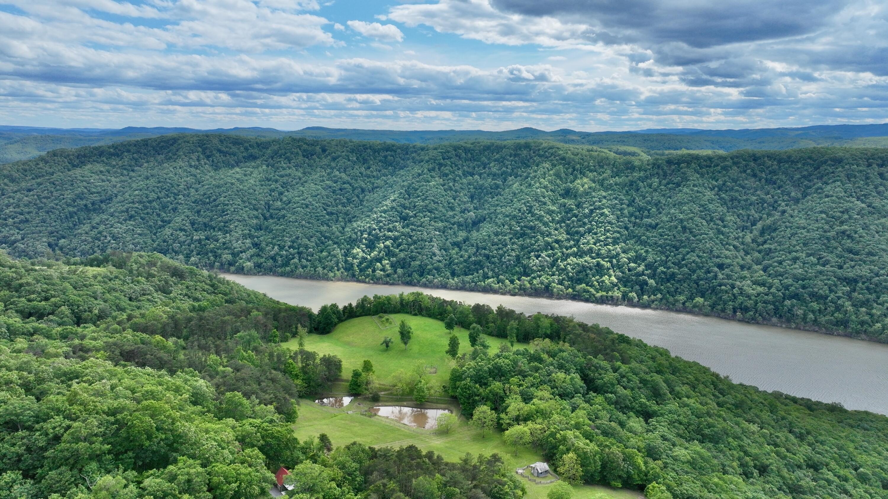 Hinton, West Virginia, 25951, United States, 3 Bedrooms Bedrooms, ,2 BathroomsBathrooms,Residential,For Sale,1847194