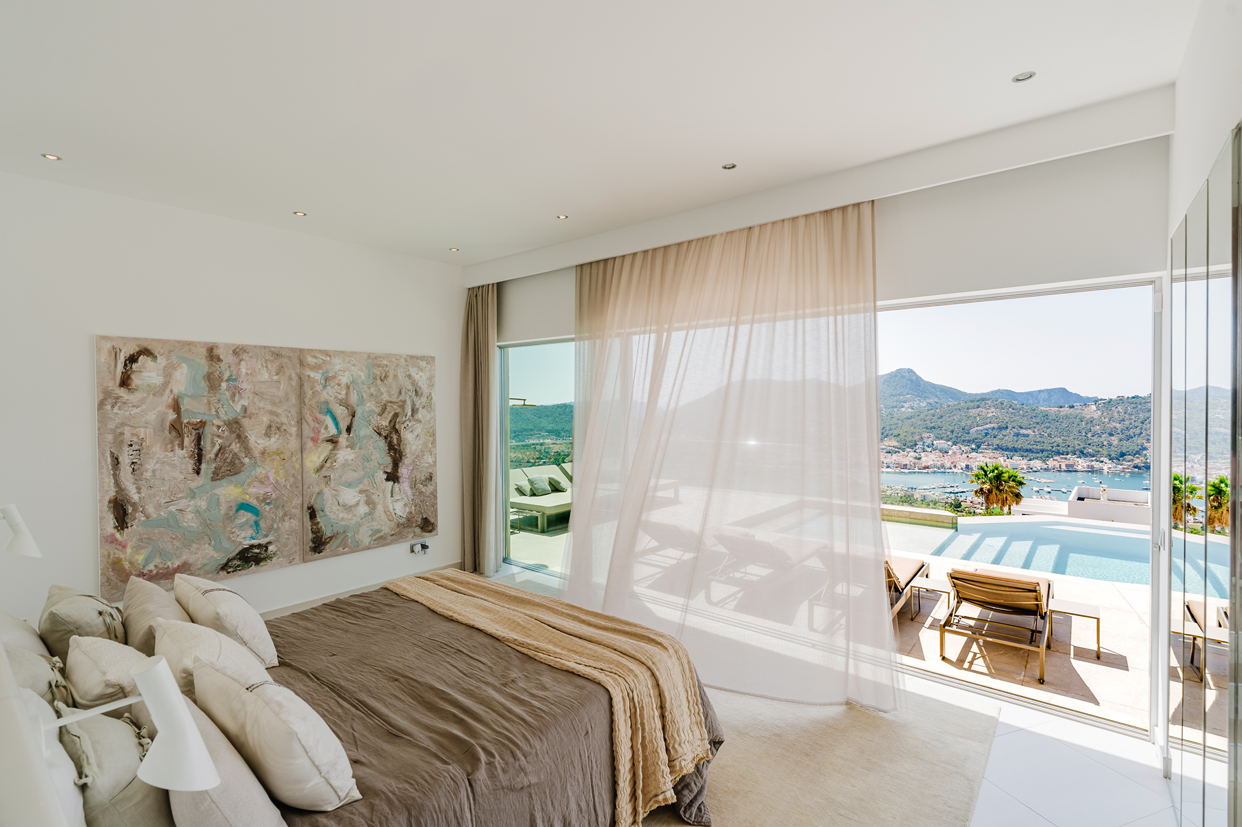  Modern-style villa with sea views in Port d