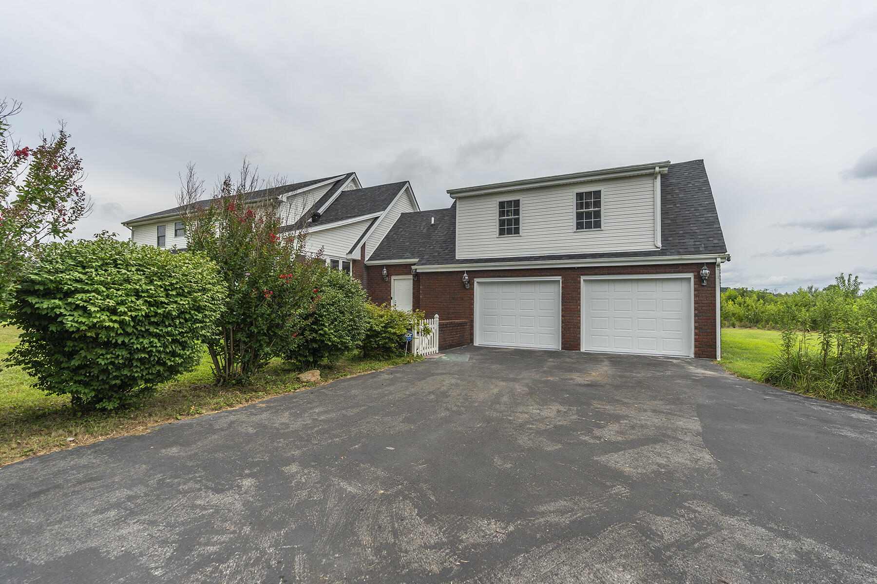 Jeffersonville, Kentucky, 40337, United States, 5 Bedrooms Bedrooms, ,4 BathroomsBathrooms,Residential,For Sale,1989610