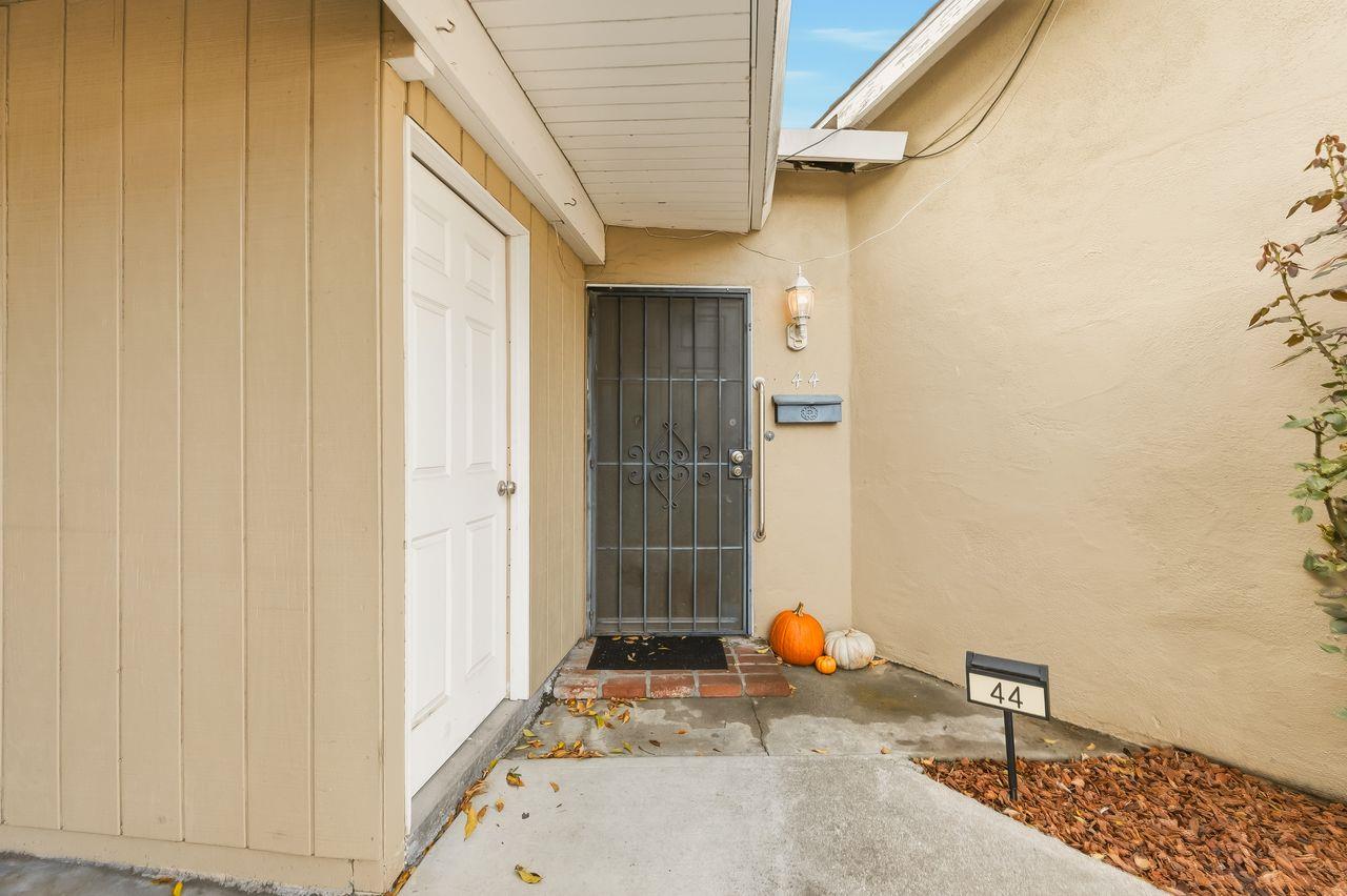 Redwood City, California, 94063, United States, ,Residential,For Sale,1990939