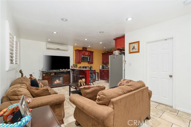 South Gate, California, 90280, United States, 4 Bedrooms Bedrooms, ,Residential,For Sale,2005257