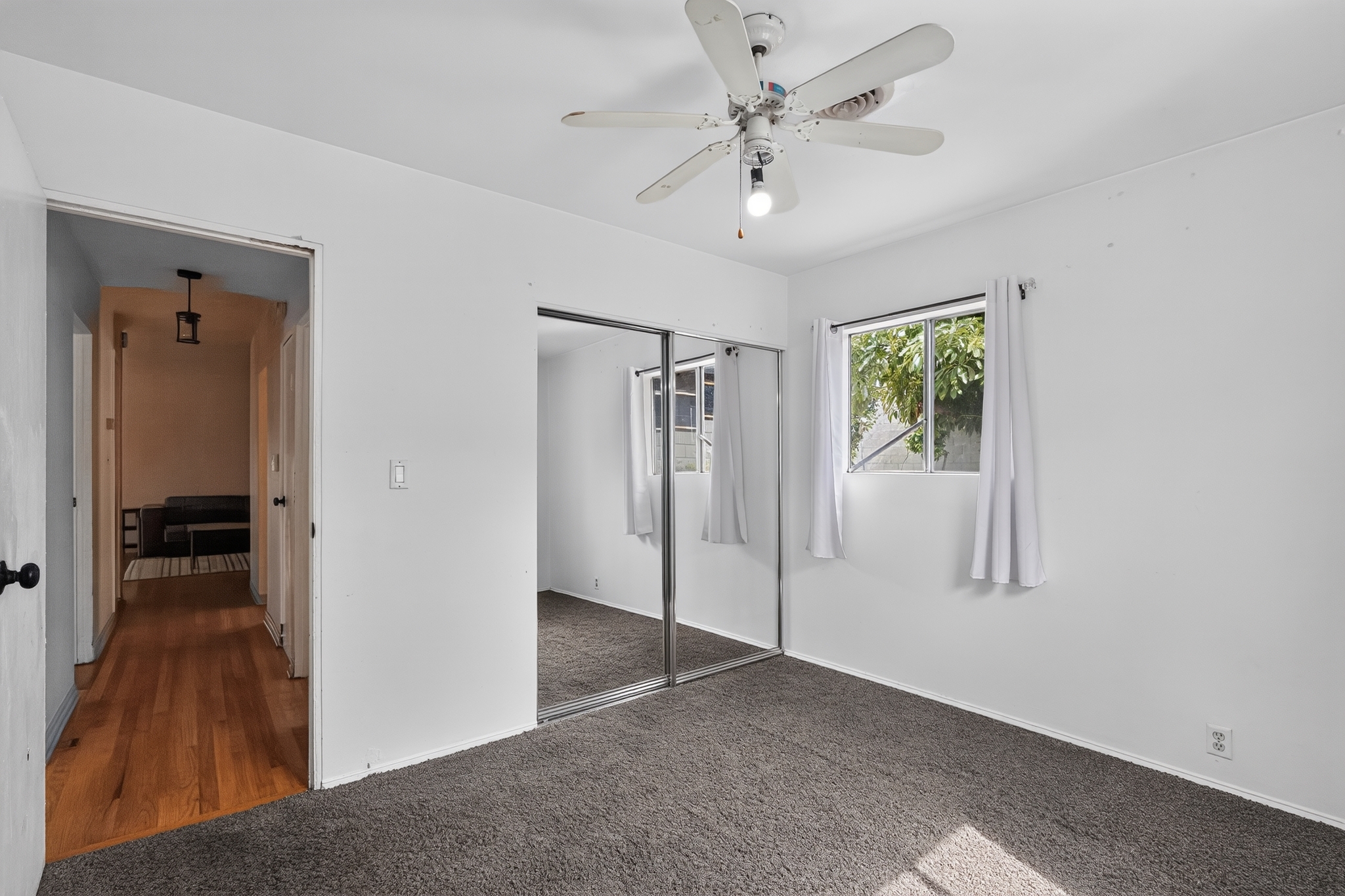  7615 Kittyhawk Avenue - 物件實景
