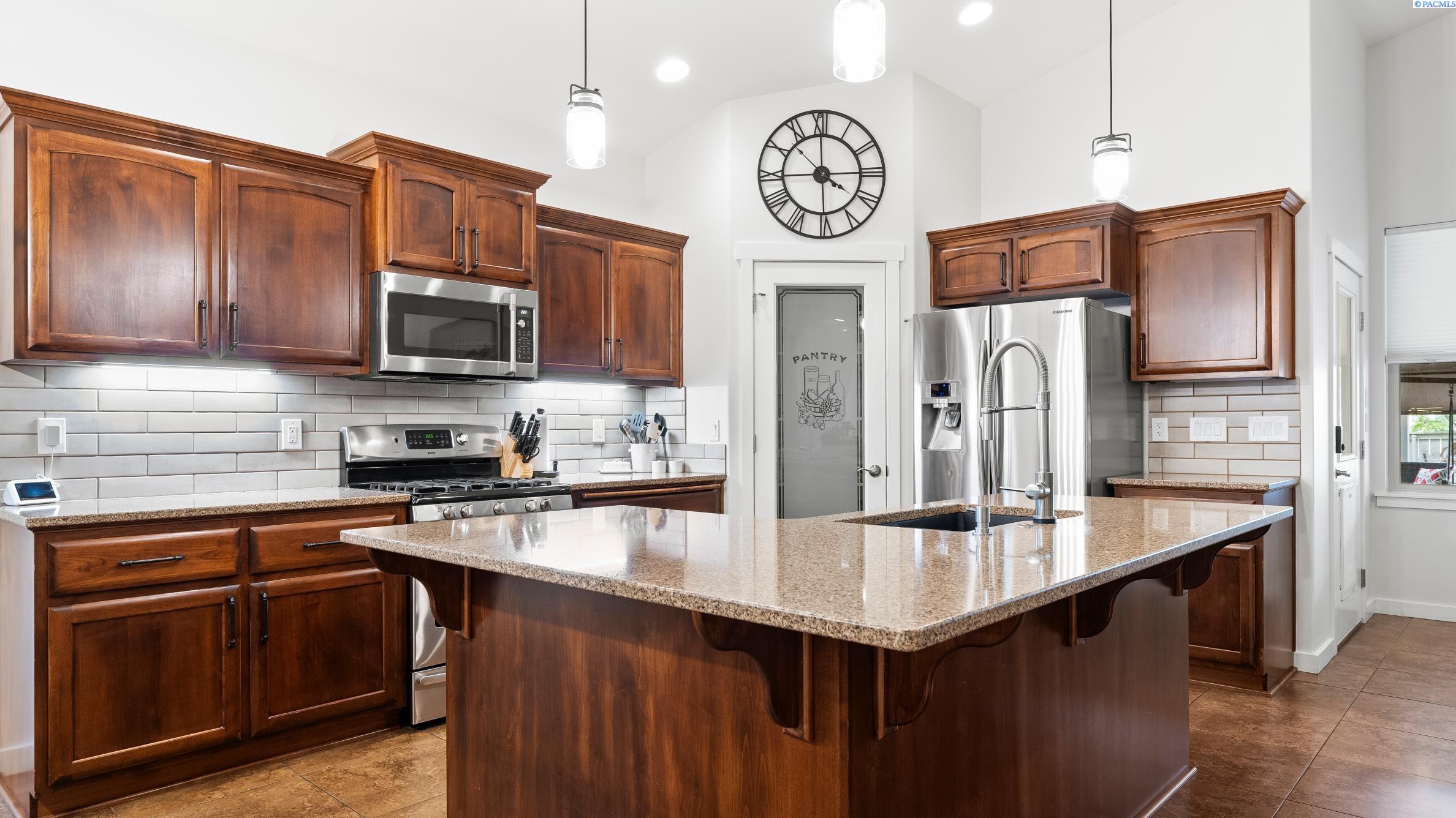 Kennewick, Washington, 99338, United States, 4 Bedrooms Bedrooms, ,3 BathroomsBathrooms,Residential,For Sale,1907298