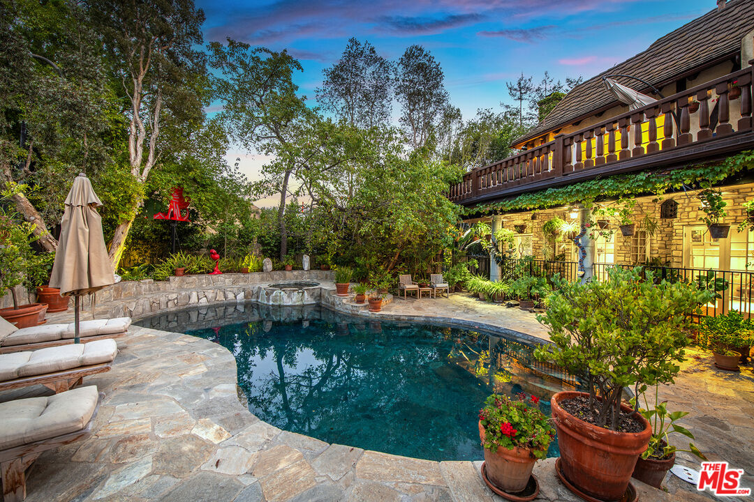 Los Angeles, California, 90049, United States, 6 Bedrooms Bedrooms, ,8 BathroomsBathrooms,Residential,For Sale,1940213