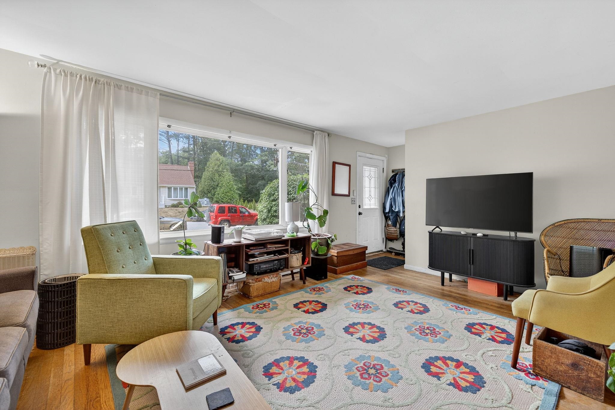 Portsmouth, New Hampshire, 03801, United States, 3 Bedrooms Bedrooms, ,1 BathroomBathrooms,Residential,For Sale,1934652