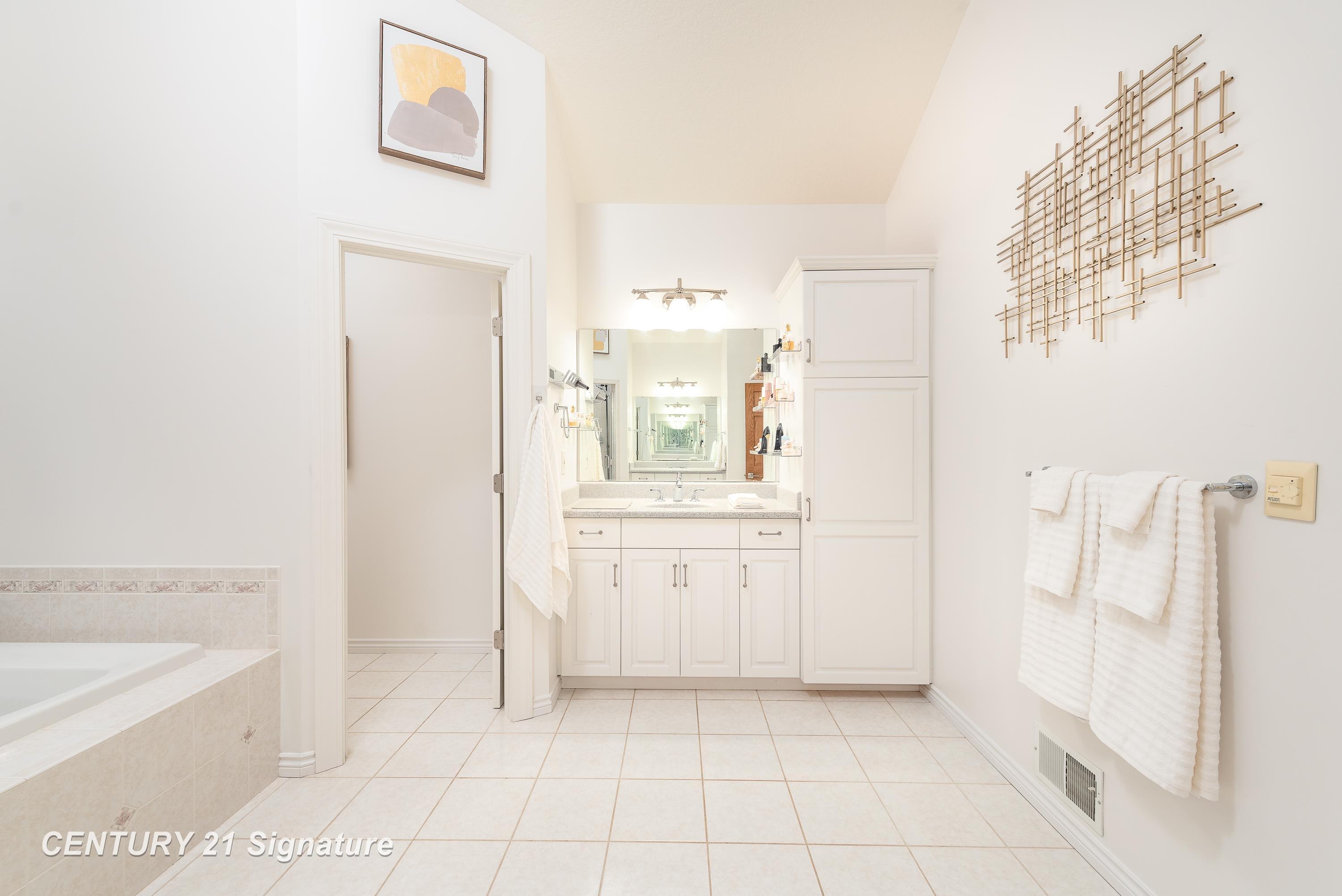 Midland, Michigan, 48642, United States, 4 Bedrooms Bedrooms, ,4 BathroomsBathrooms,Residential,For Sale,1981161