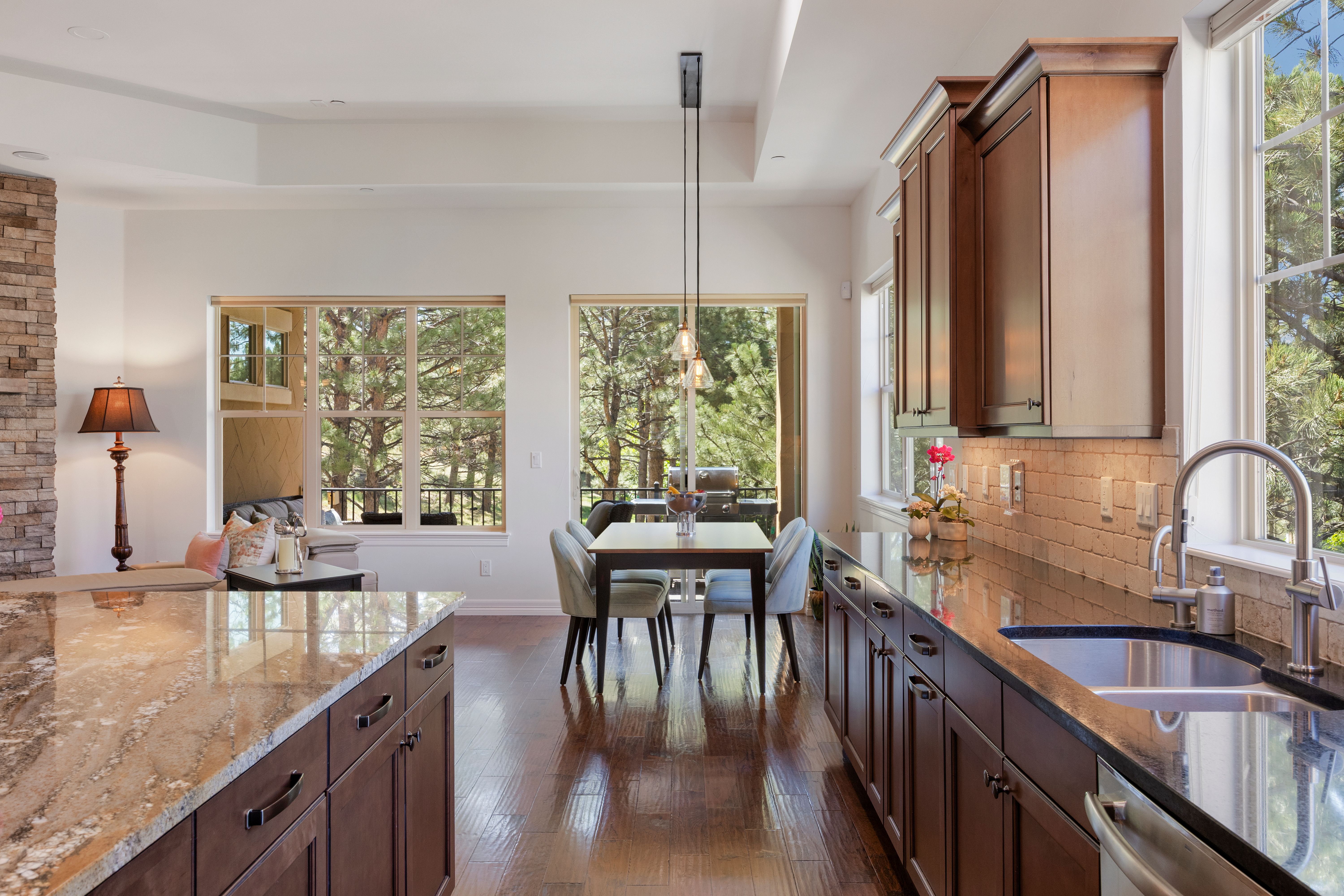 Beautifully Maintained 4 Bed  3 Bath Residence in Castle Pines Village - 物件實景