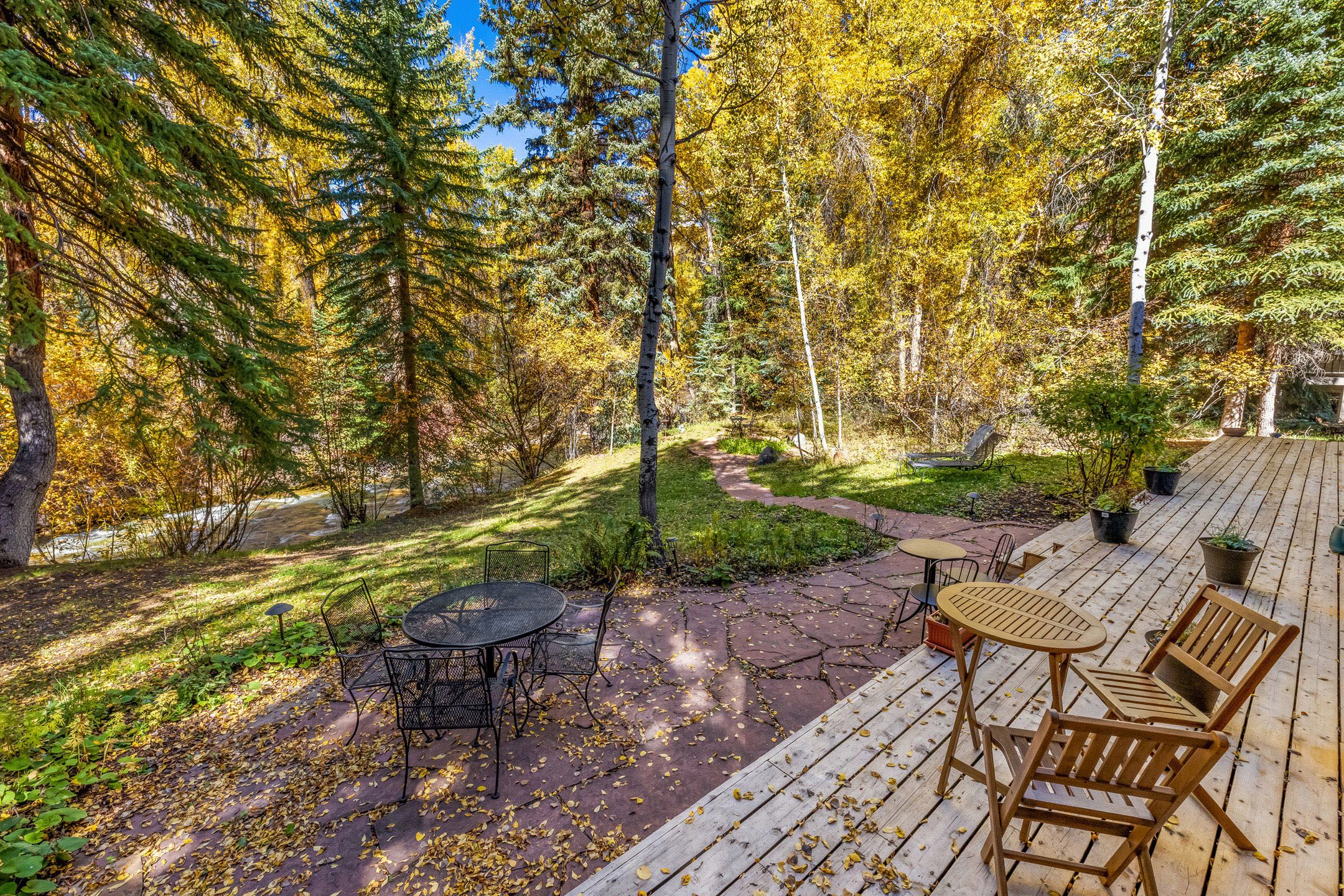  Live creekside in Aspen