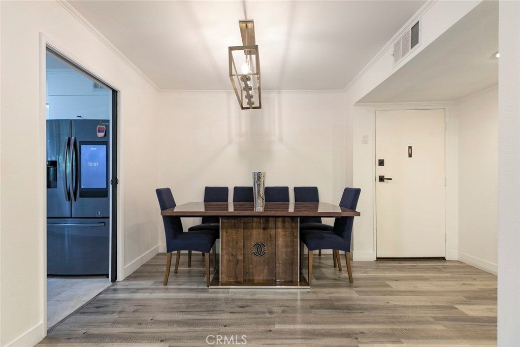 Van Nuys, California, 91411, United States, 2 Bedrooms Bedrooms, ,2 BathroomsBathrooms,Residential,For Sale,1954543