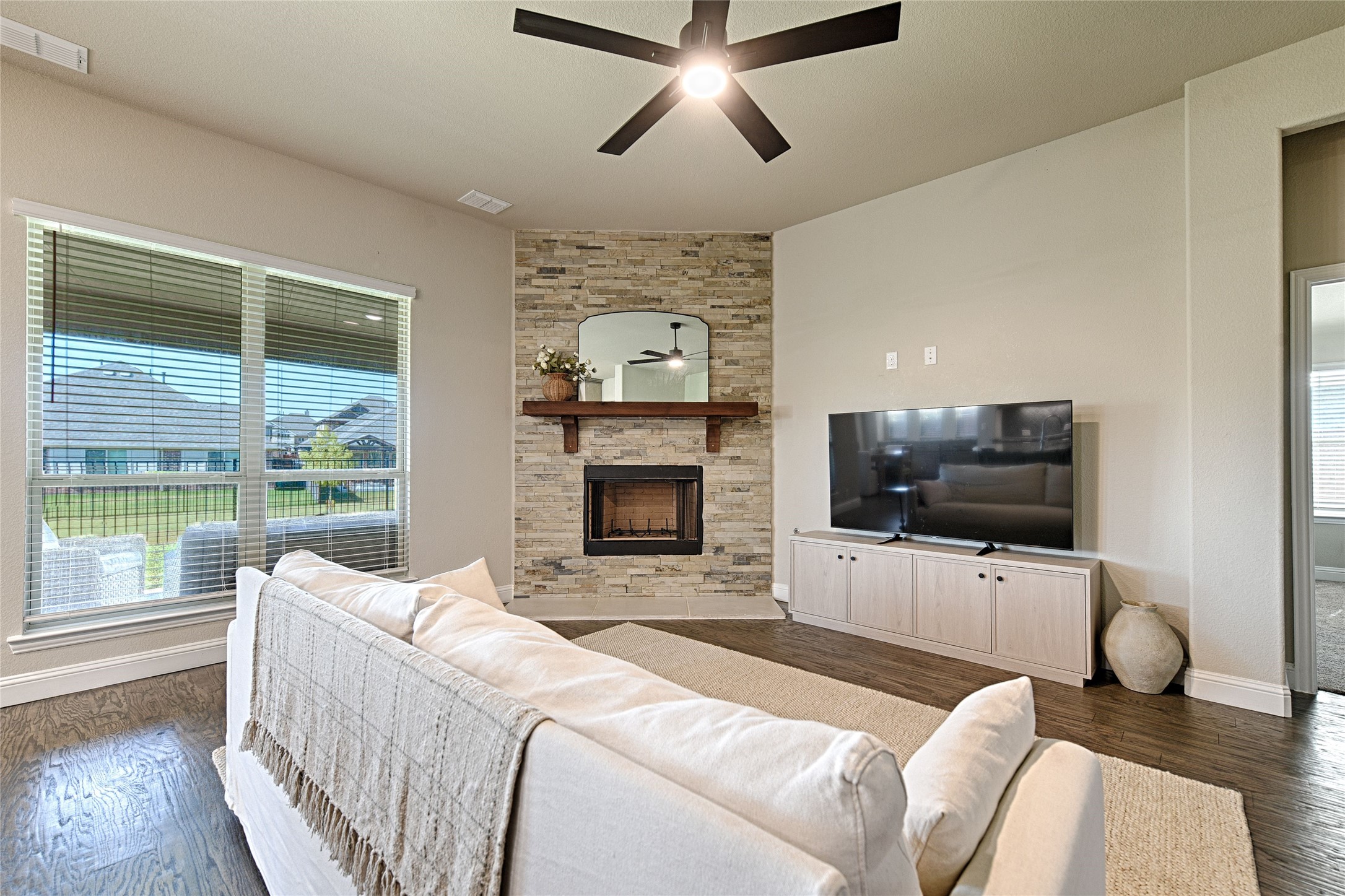 Burleson, Texas, 76028, United States, 4 Bedrooms Bedrooms, ,3 BathroomsBathrooms,Residential,For Sale,1954852