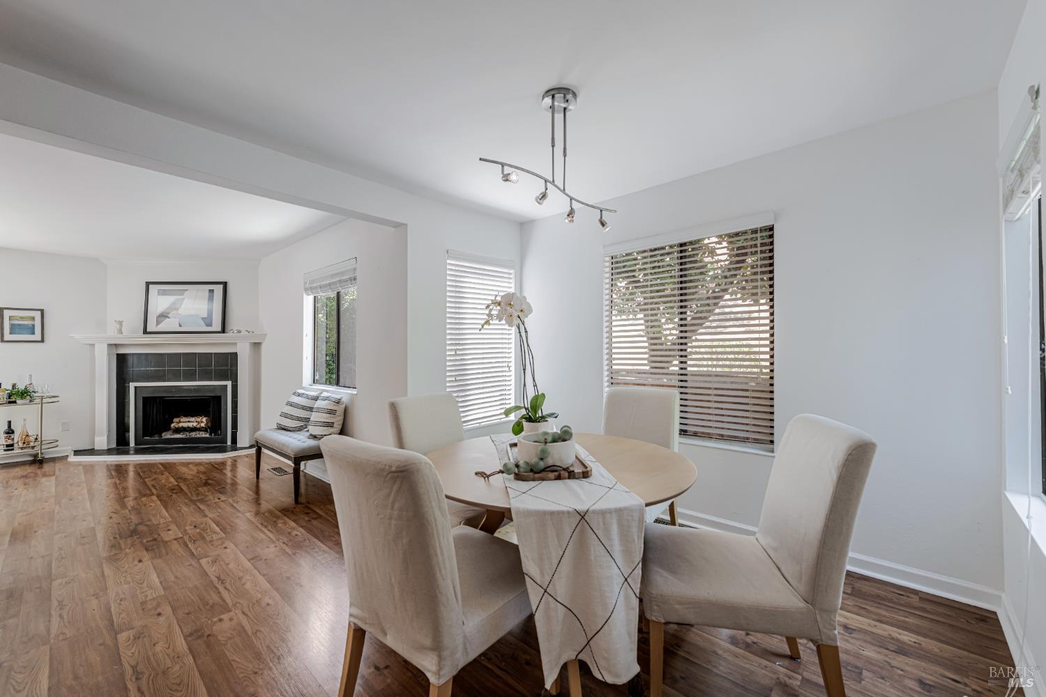 Novato, California, 94945, United States, 3 Bedrooms Bedrooms, ,3 BathroomsBathrooms,Residential,For Sale,1867220