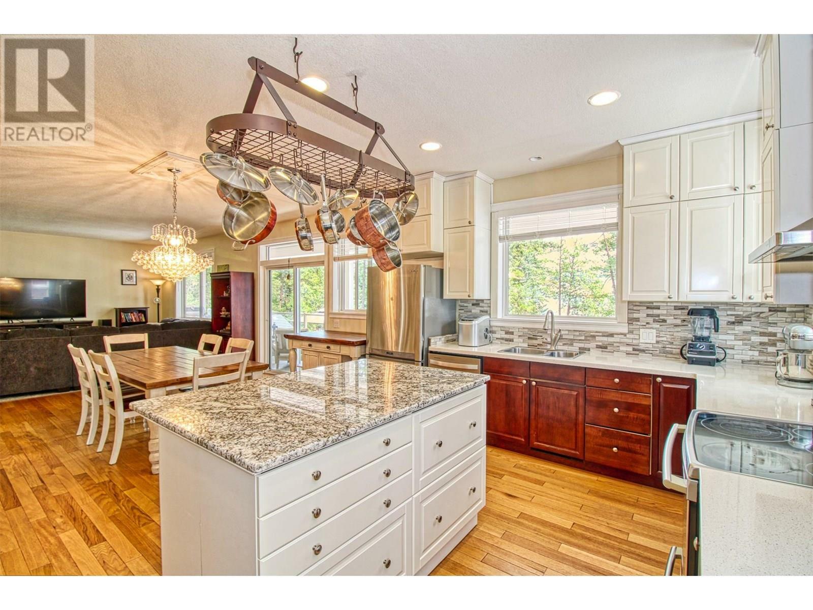 KELOWNA, British Columbia, V1Z 3W4, CA, 5 Bedrooms Bedrooms, ,3 BathroomsBathrooms,Residential,For Sale,1876914