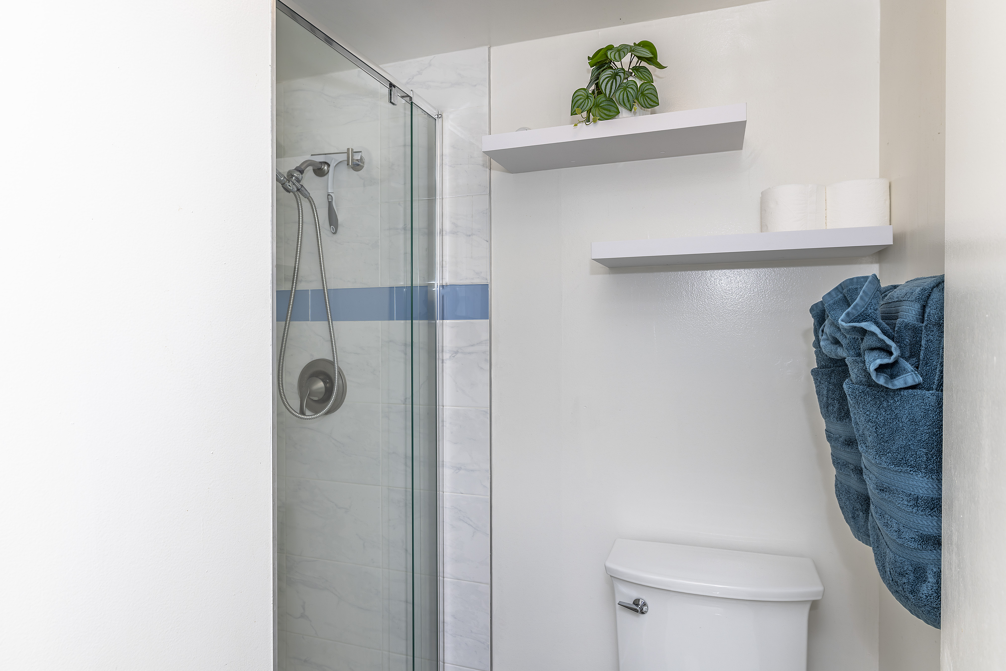 Honolulu, Hawaii, 96815, United States, 2 Bedrooms Bedrooms, ,2 BathroomsBathrooms,Residential,For Sale,1980604