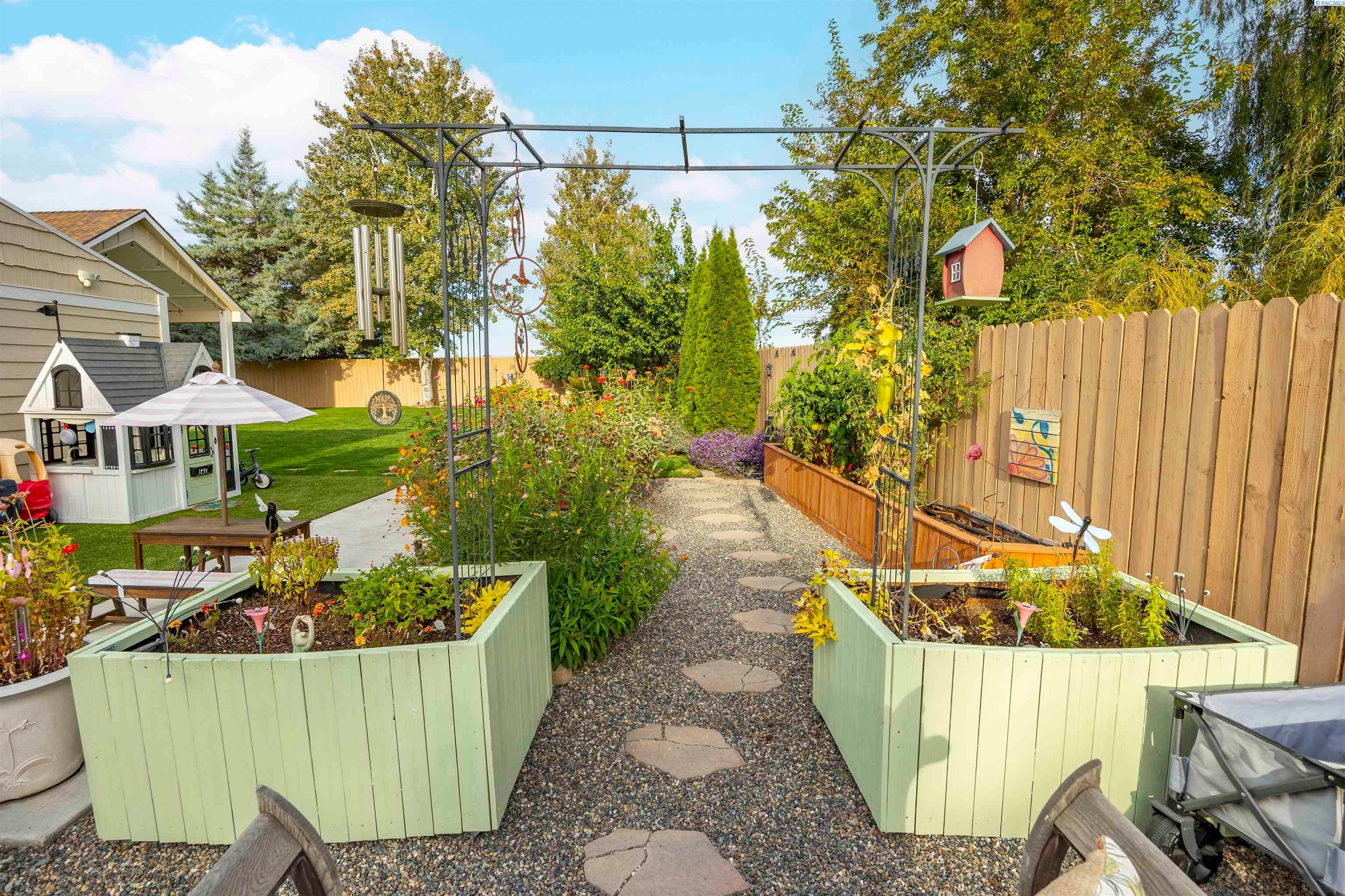 Pasco, Washington, 99301, United States, 3 Bedrooms Bedrooms, ,3 BathroomsBathrooms,Residential,For Sale,1981620