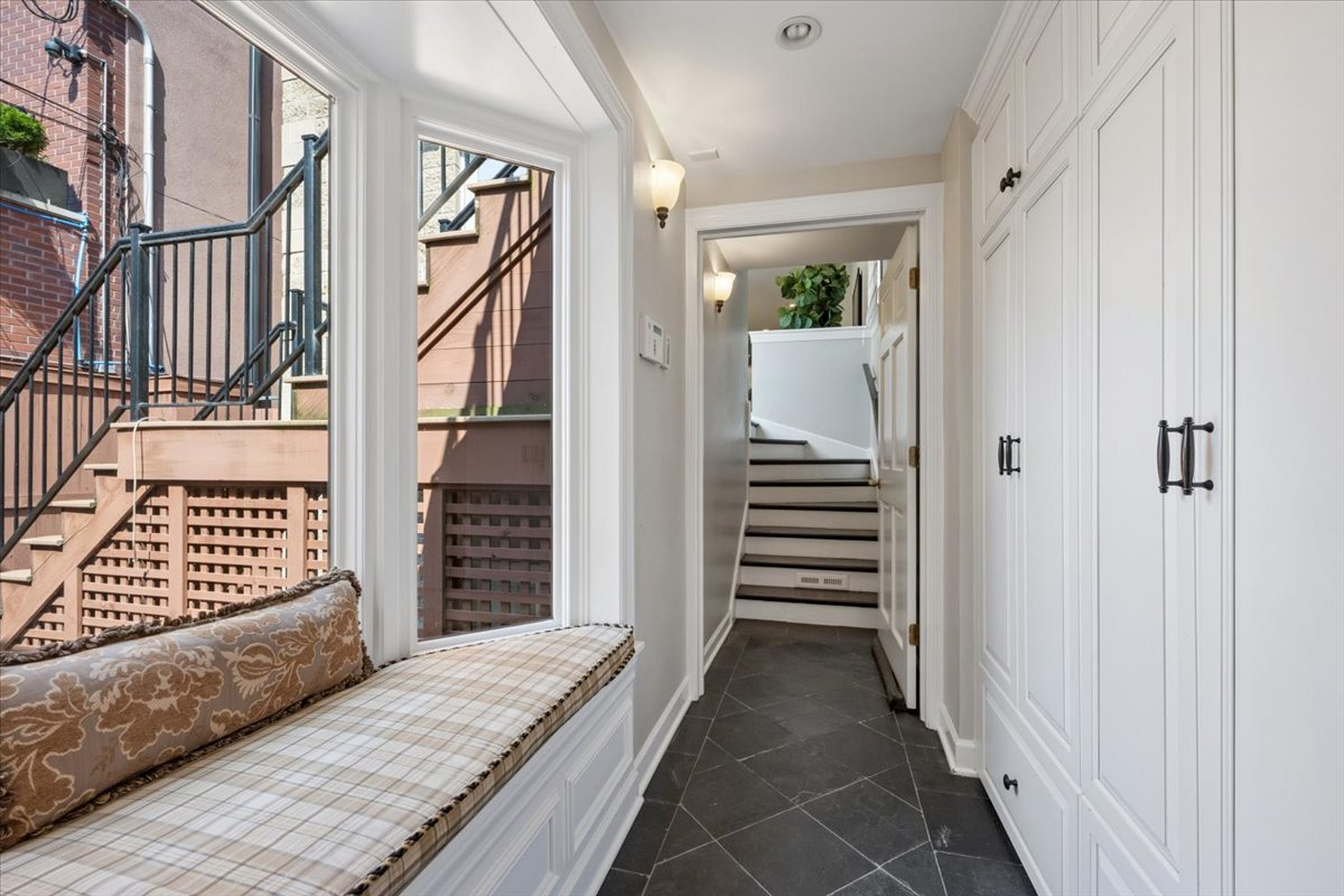  Single-Family Home on a Picturesque, Tree-Lined Street in Lincoln Park - 物件實景