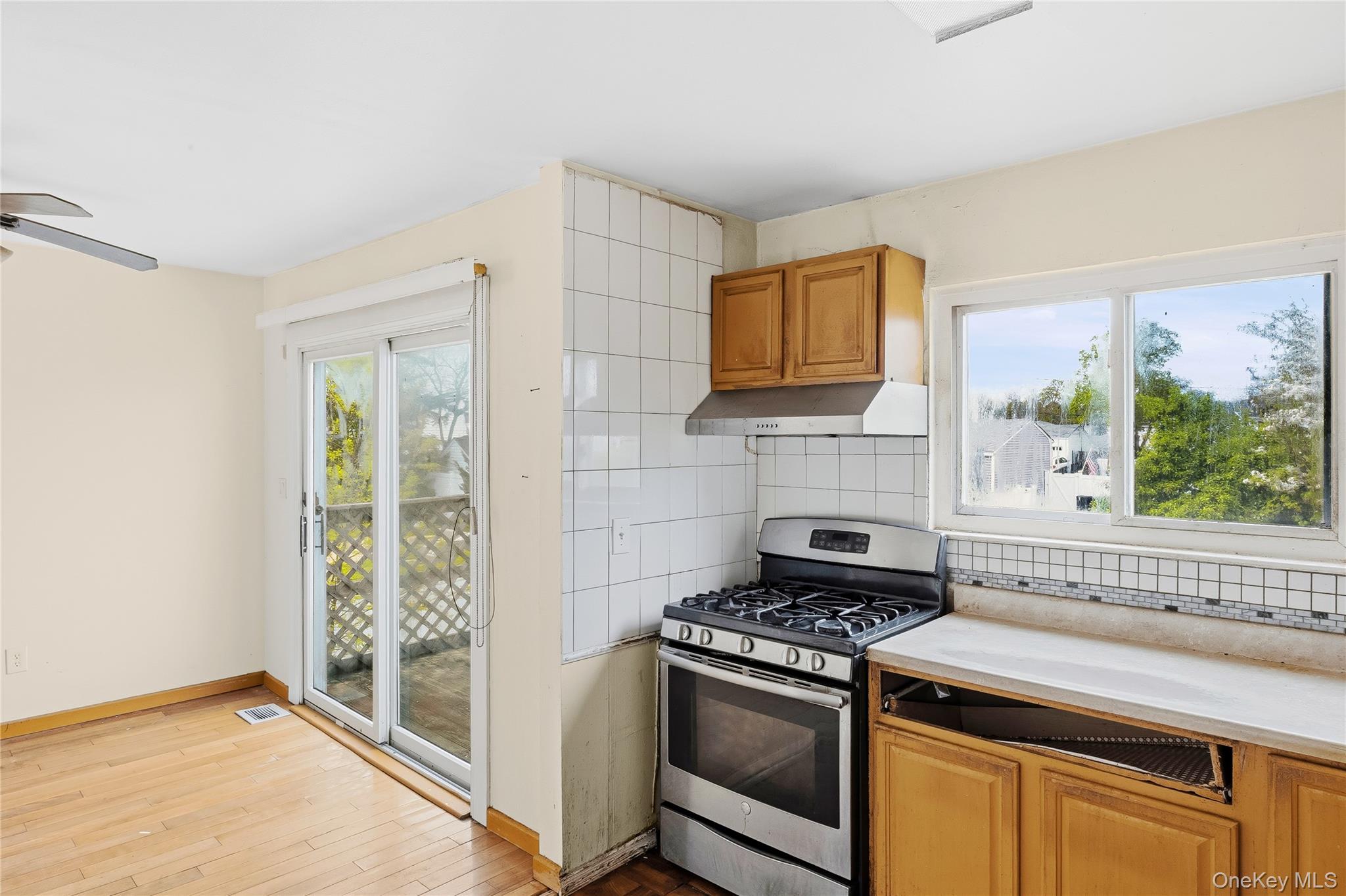 Selden, New York, 11784, United States, 5 Bedrooms Bedrooms, ,2 BathroomsBathrooms,Residential,For Sale,2049054