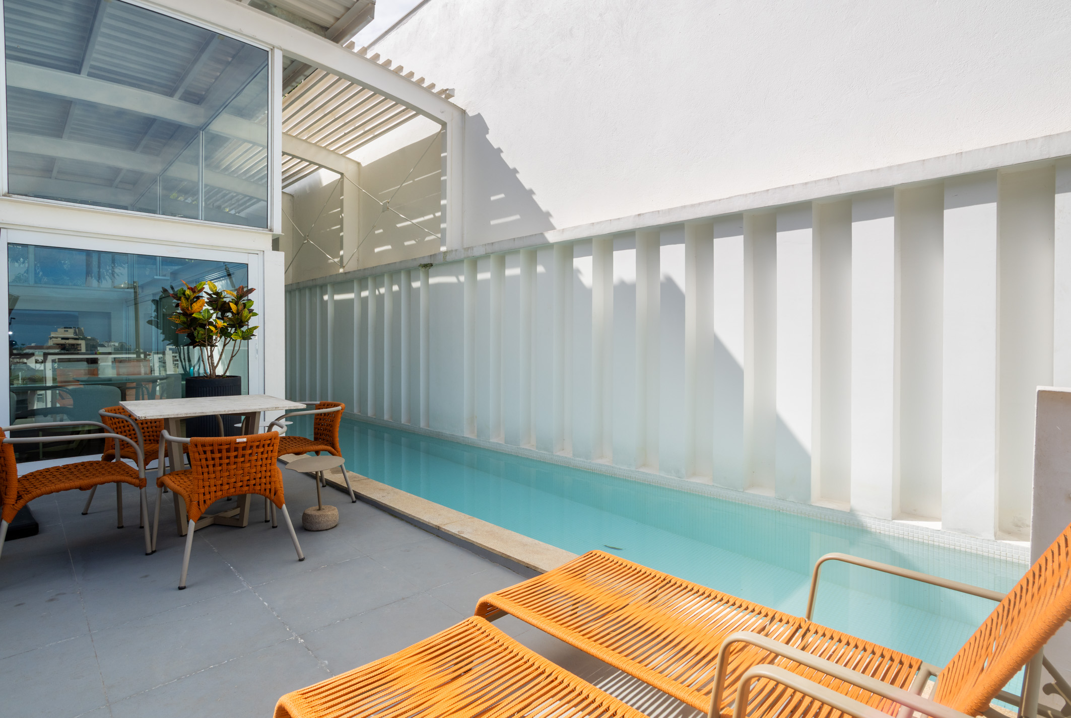  Modernist house with four suites and pool in Jardim Pernambuco - 物件實景