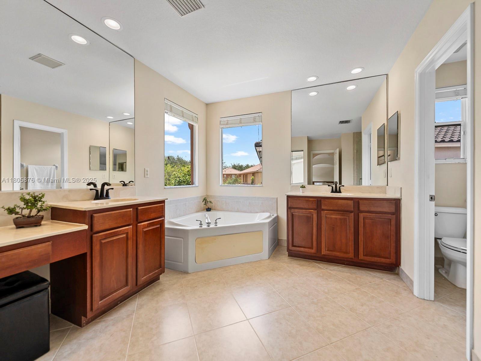 Weston, Florida, 33332, United States, 5 Bedrooms Bedrooms, ,5 BathroomsBathrooms,Residential,For Sale,1826480
