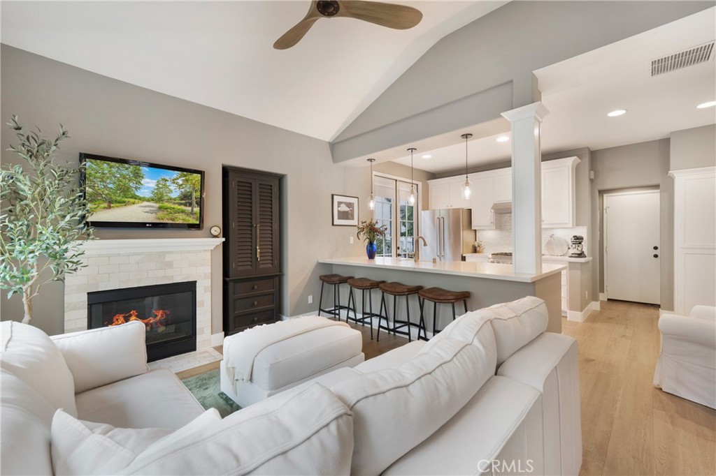 Irvine, California, 92620, United States, 2 Bedrooms Bedrooms, ,3 BathroomsBathrooms,Residential,For Sale,2001846