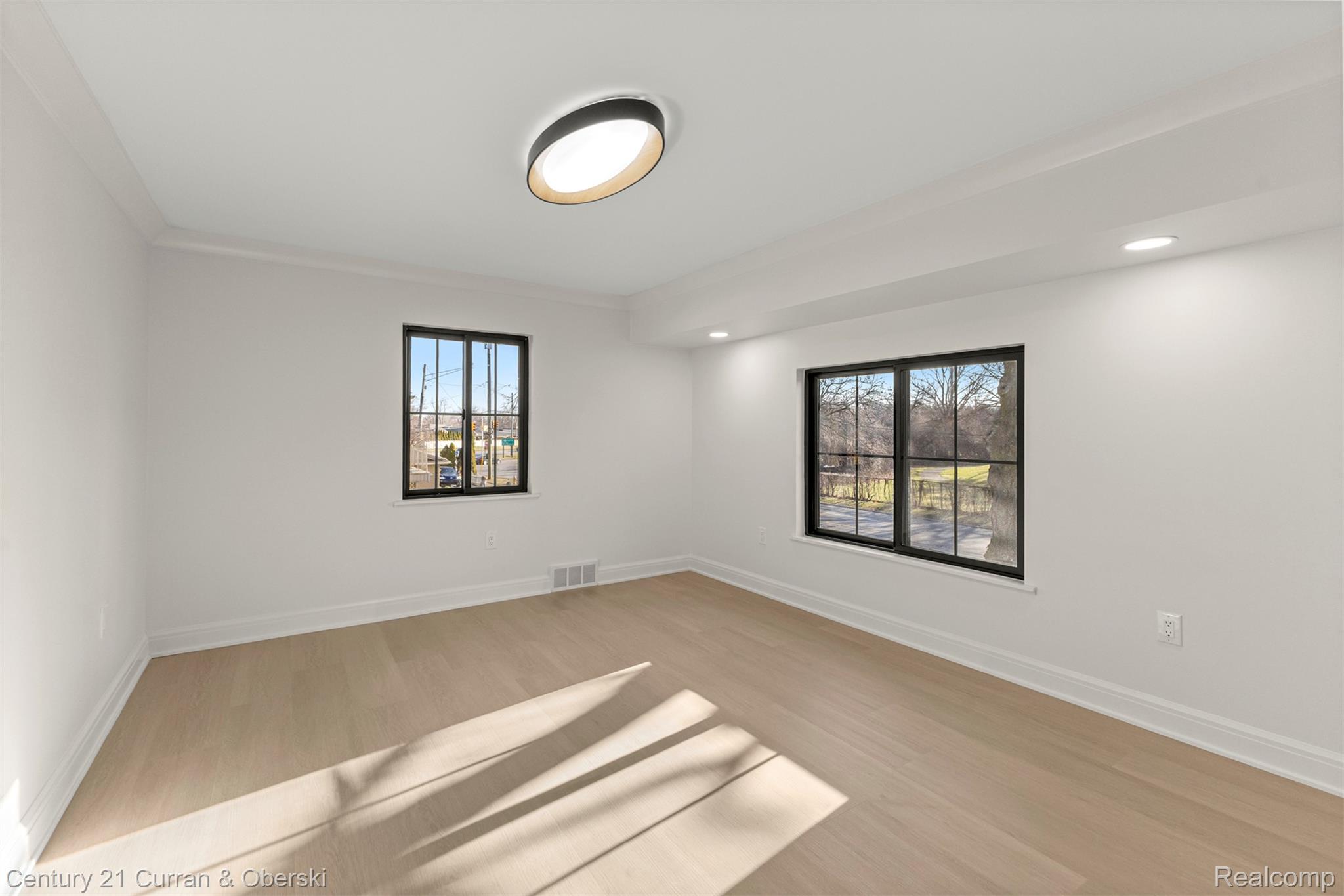 Dearborn, Michigan, 48128, United States, 5 Bedrooms Bedrooms, ,5 BathroomsBathrooms,Residential,For Sale,2030794