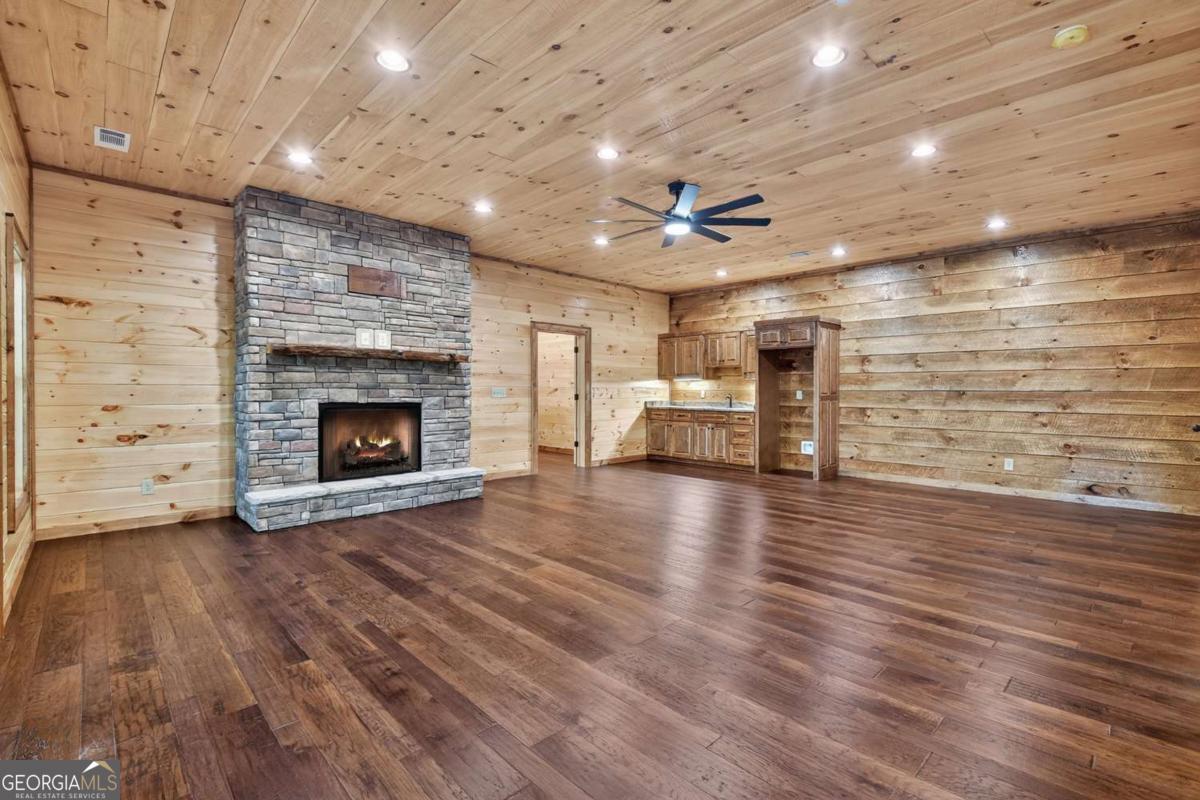 Mineral Bluff, Georgia, 30559, United States, 4 Bedrooms Bedrooms, ,3 BathroomsBathrooms,Residential,For Sale,1953932