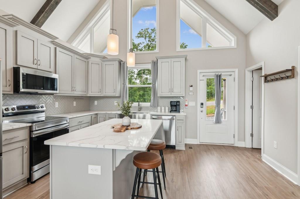 Ellijay, Georgia, 30540, United States, 3 Bedrooms Bedrooms, ,3 BathroomsBathrooms,Residential,For Sale,1859114