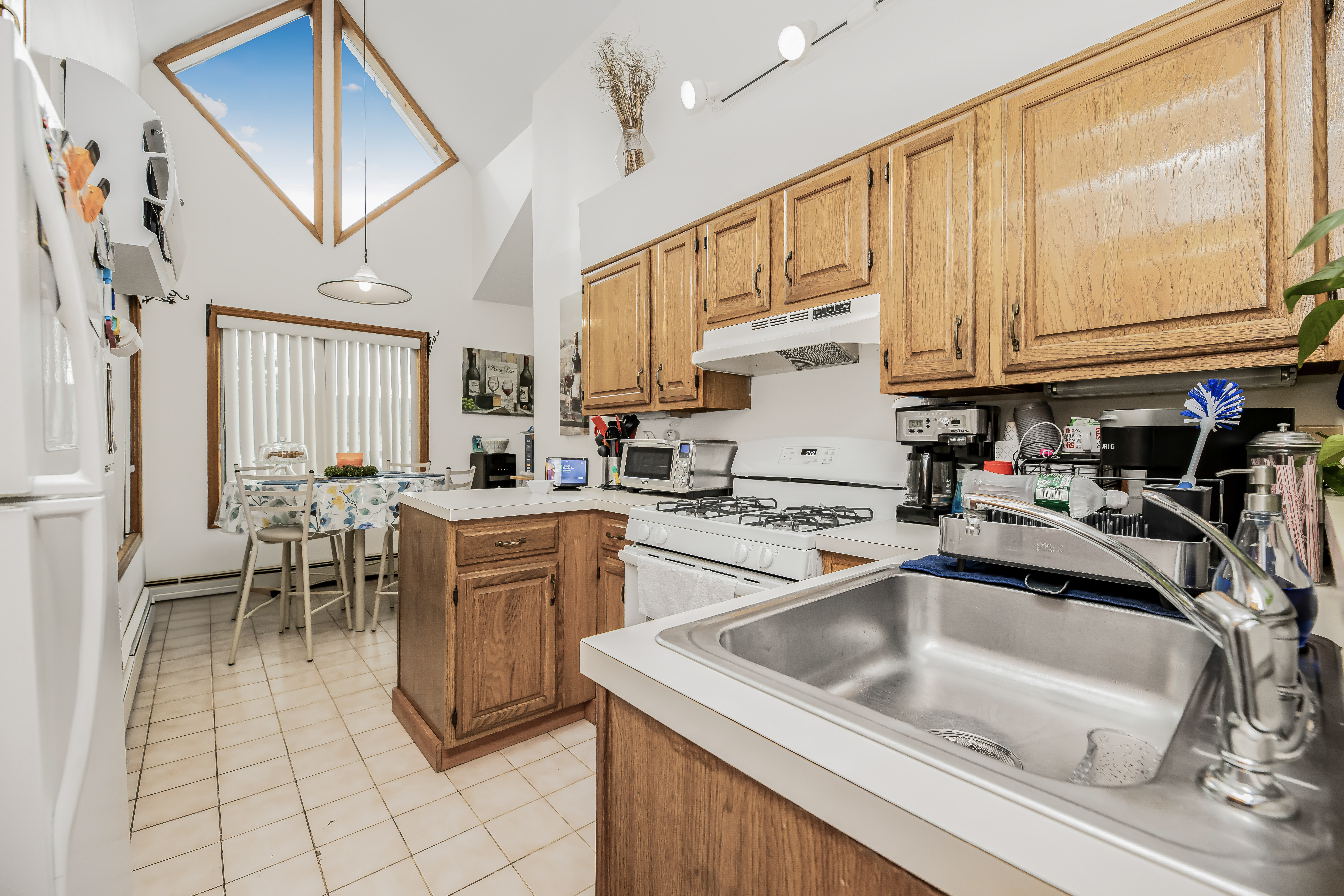 Yonkers, New York, 10701, United States, 4 Bedrooms Bedrooms, ,2 BathroomsBathrooms,Residential,For Sale,1978854