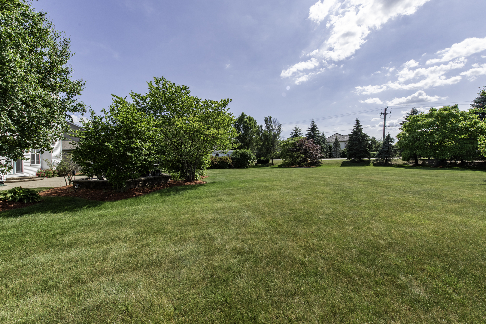 Lindenhurst, Illinois, 60046, United States, 5 Bedrooms Bedrooms, ,3 BathroomsBathrooms,Residential,For Sale,1874221