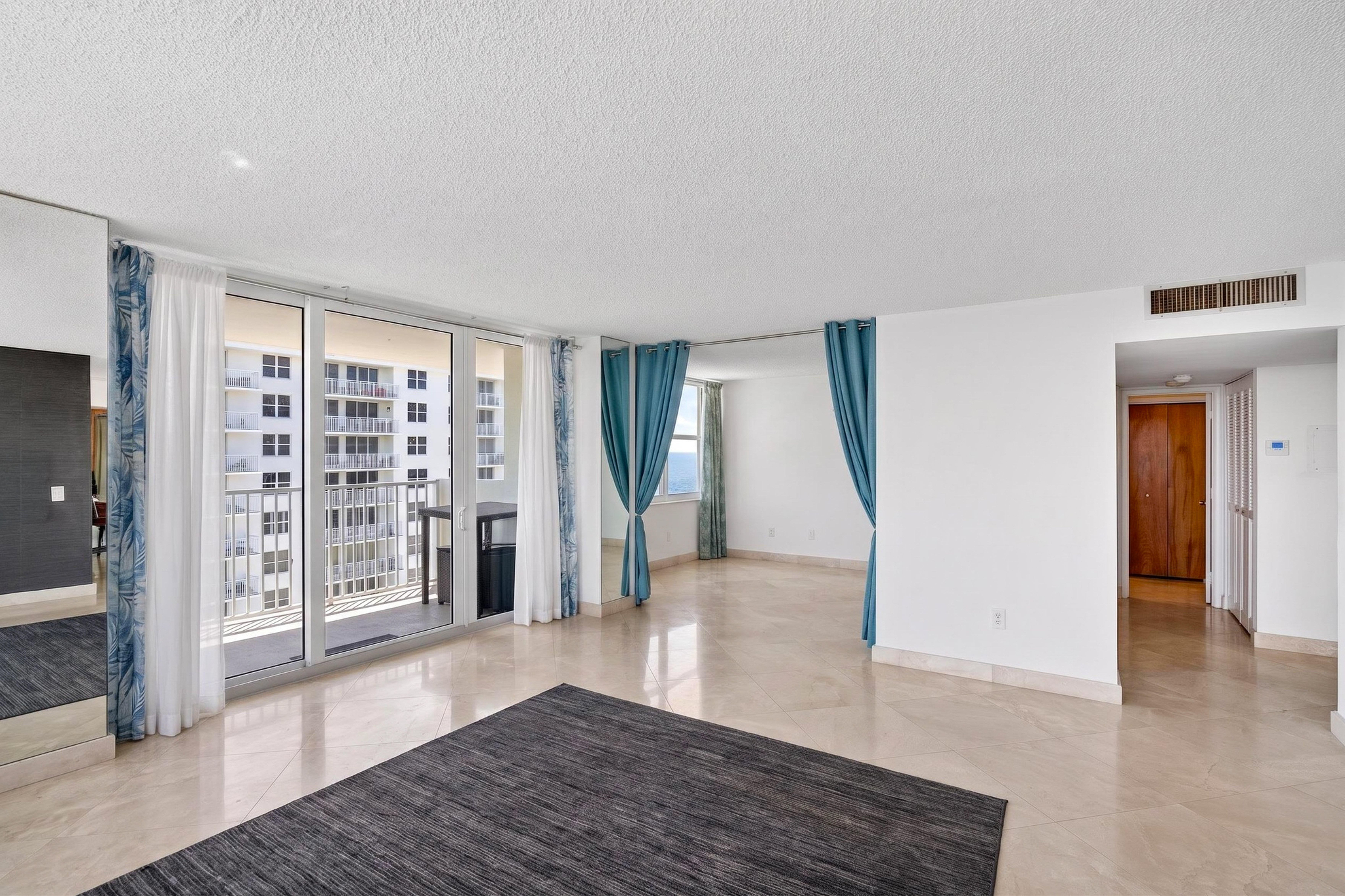  111 Briny Avenue, Pompano Beach, FL, 33062 - 物件實景